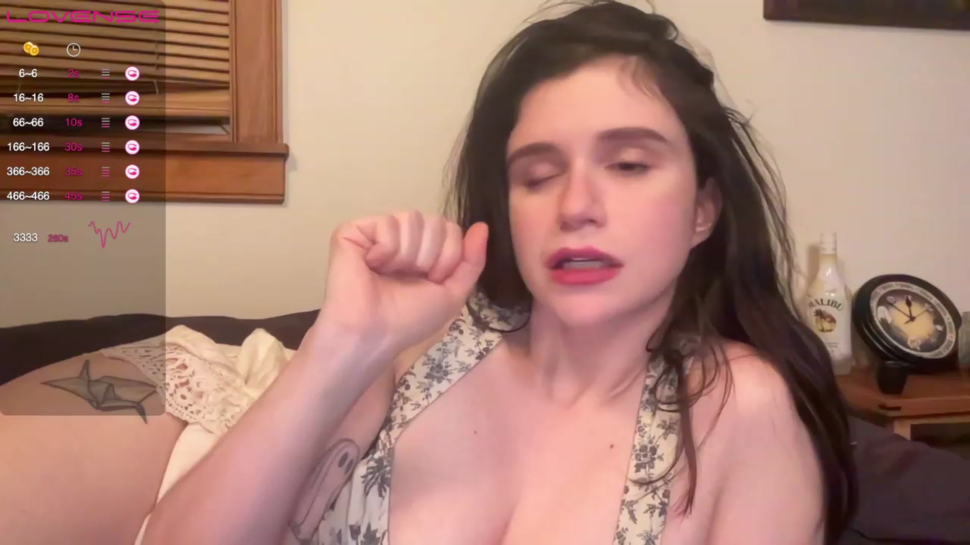 Gallery image thumbnail from JediDropout's myfreecams stream on, 03/12/2023, 09:57 image 10 of 20