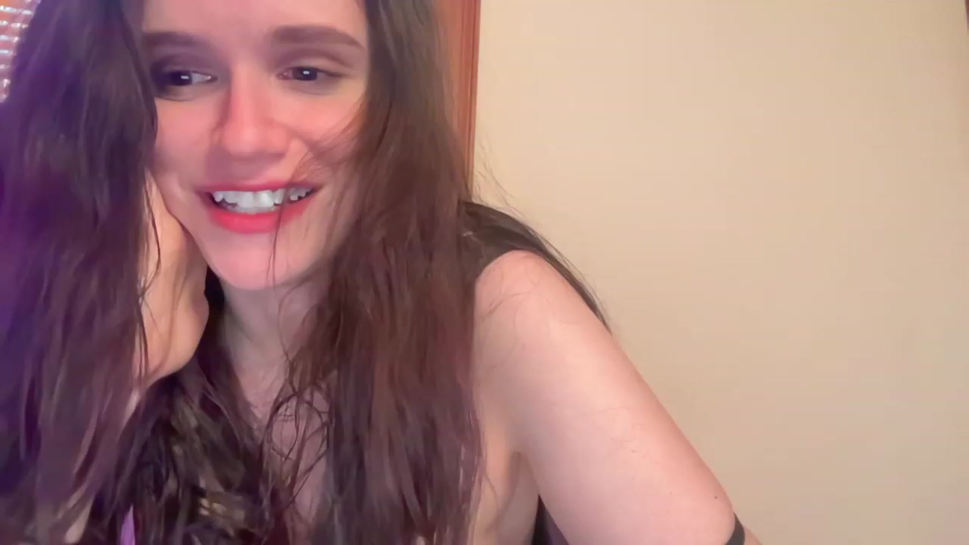 Gallery image thumbnail from JediDropout's myfreecams stream on, 03/21/2023, 12:16 image 9 of 20