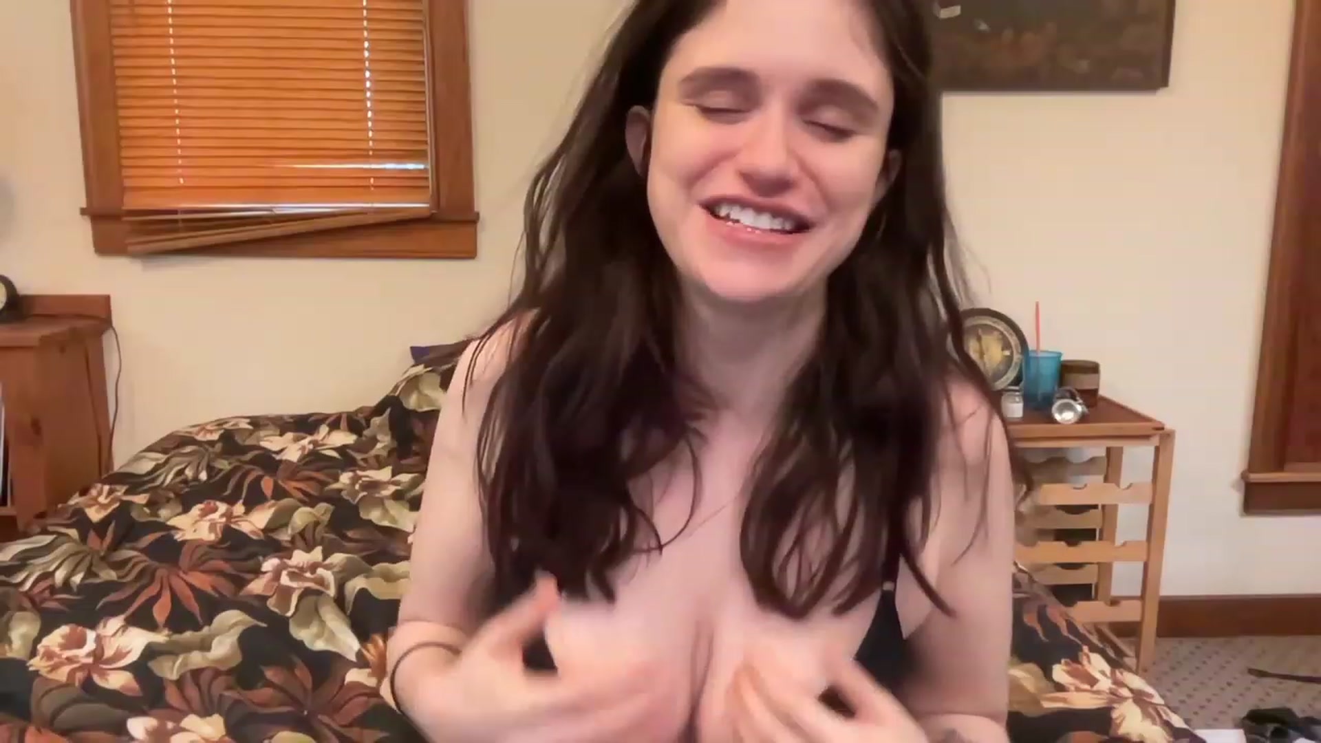 Gallery image thumbnail from JediDropout's myfreecams stream on, 04/17/2023, 16:46 image 14 of 20