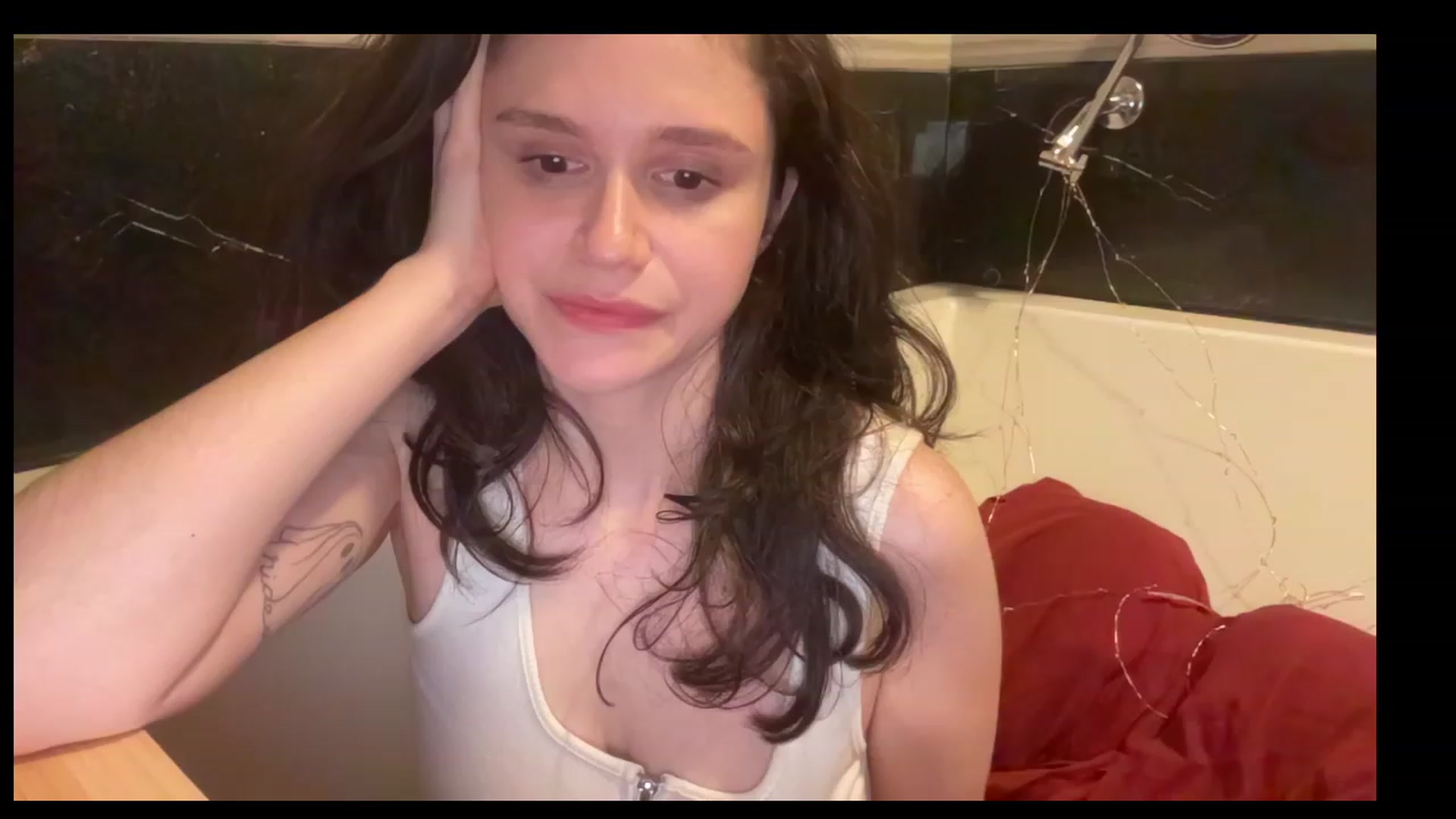 Gallery image thumbnail from JediDropout's myfreecams stream on, 06/18/2023, 07:08 image 13 of 20