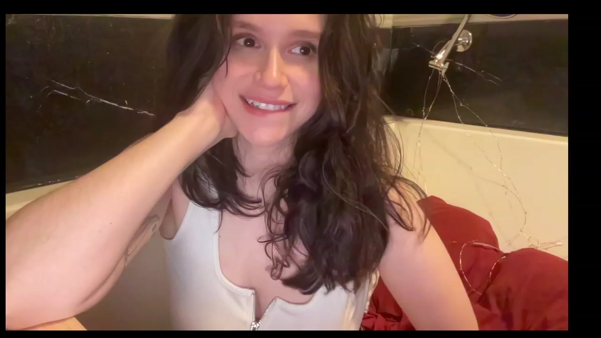 Gallery image thumbnail from JediDropout's myfreecams stream on, 06/18/2023, 07:08 image 18 of 20