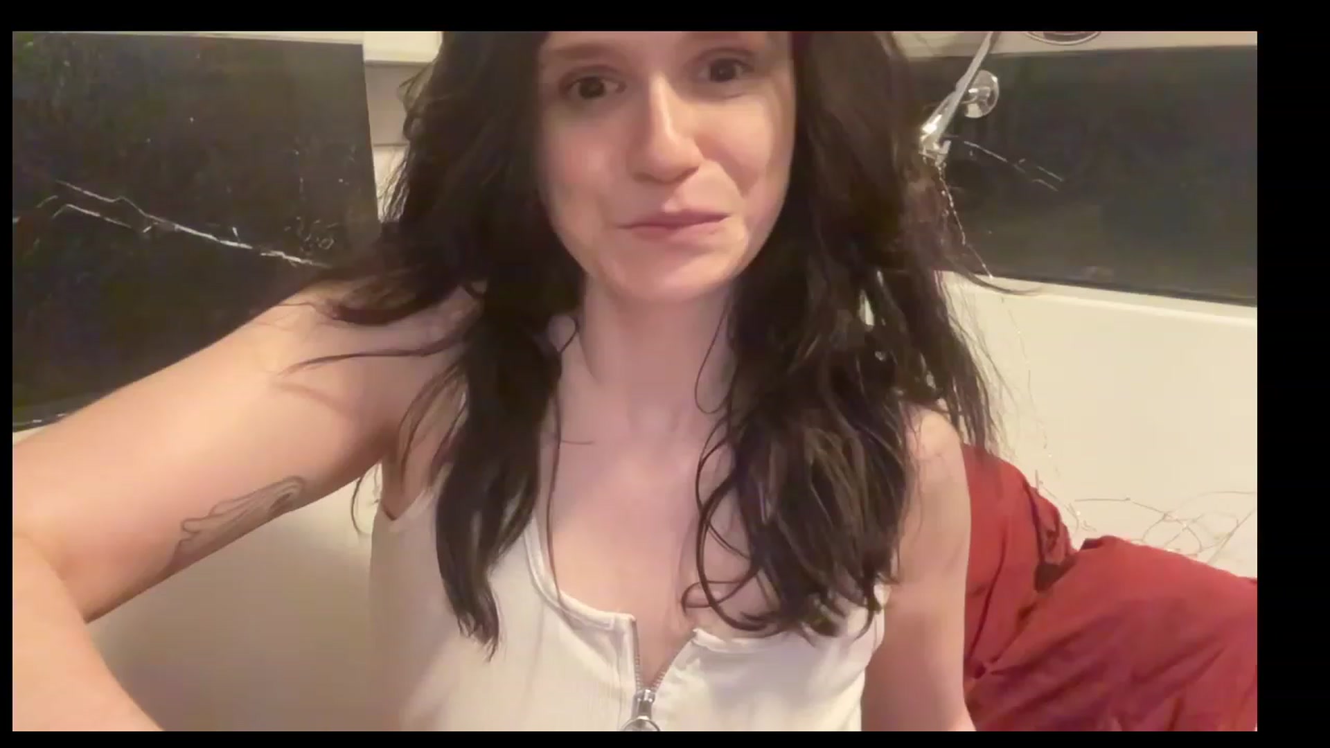 Gallery image thumbnail from JediDropout's myfreecams stream on, 06/18/2023, 09:37 image 13 of 20