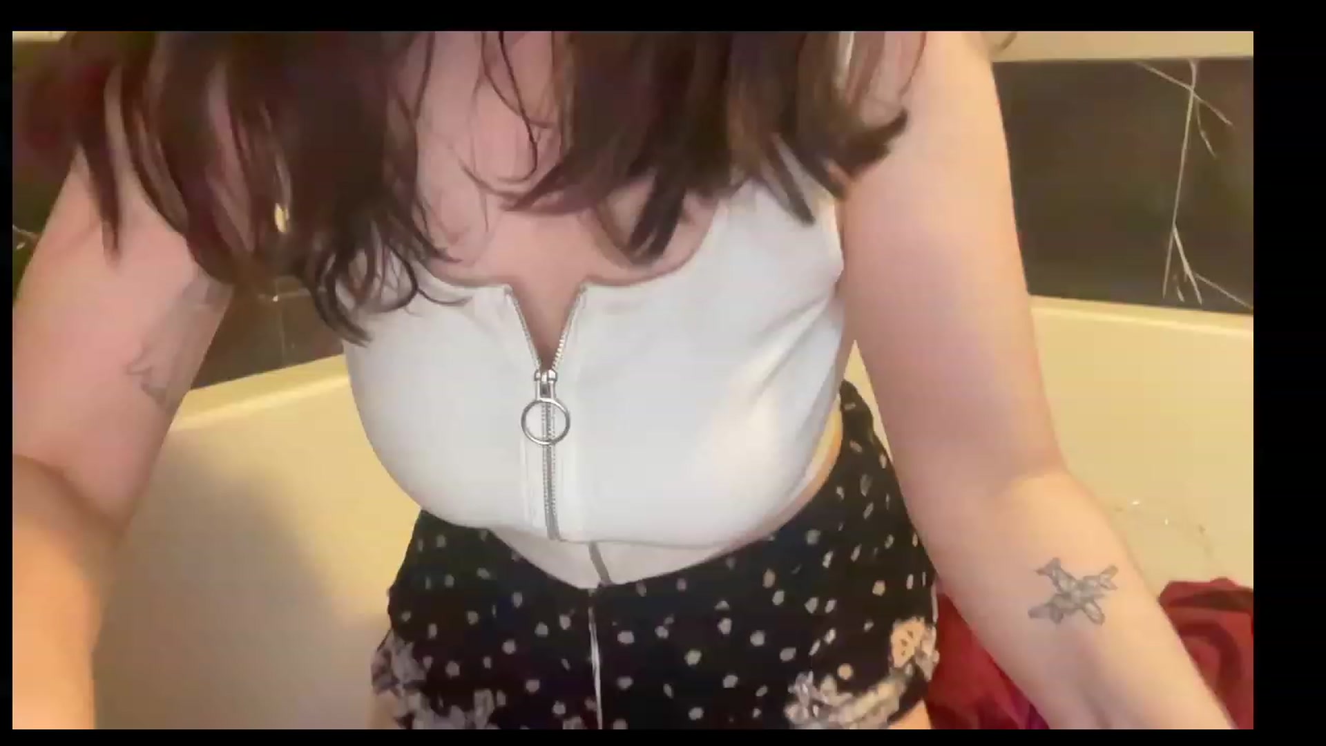 Gallery image thumbnail from JediDropout's myfreecams stream on, 06/18/2023, 09:56 image 12 of 20