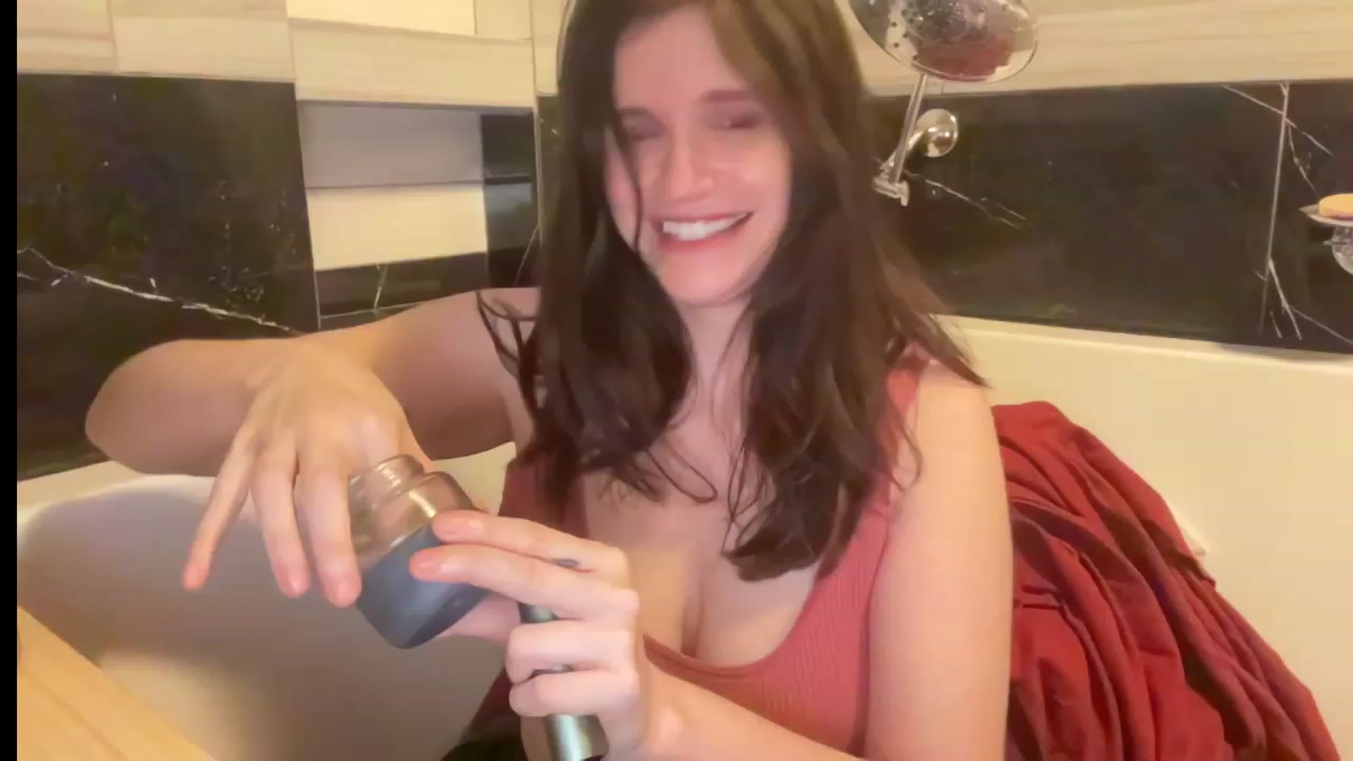 Gallery image thumbnail from JediDropout's myfreecams stream on, 08/31/2023, 02:35 image 16 of 20