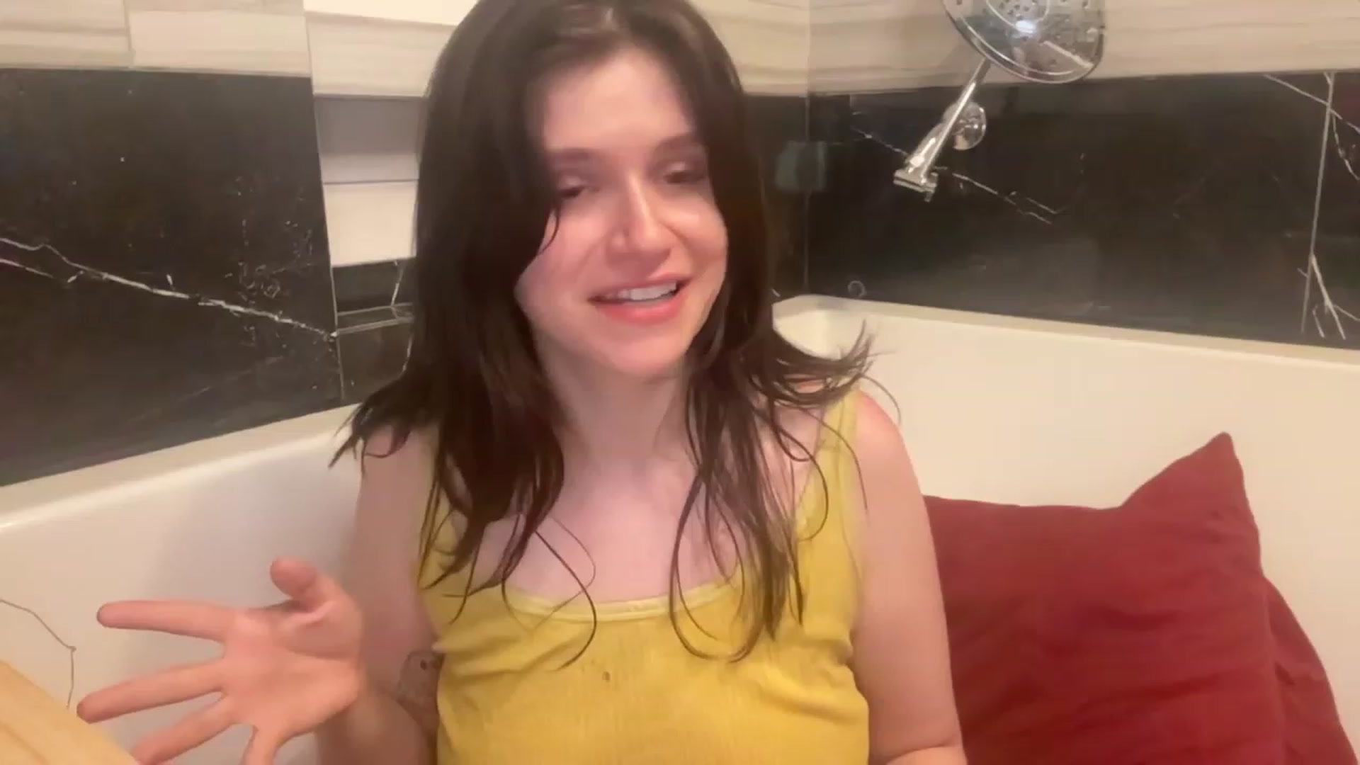 Gallery image thumbnail from JediDropout's myfreecams stream on, 09/02/2023, 05:42 image 2 of 20