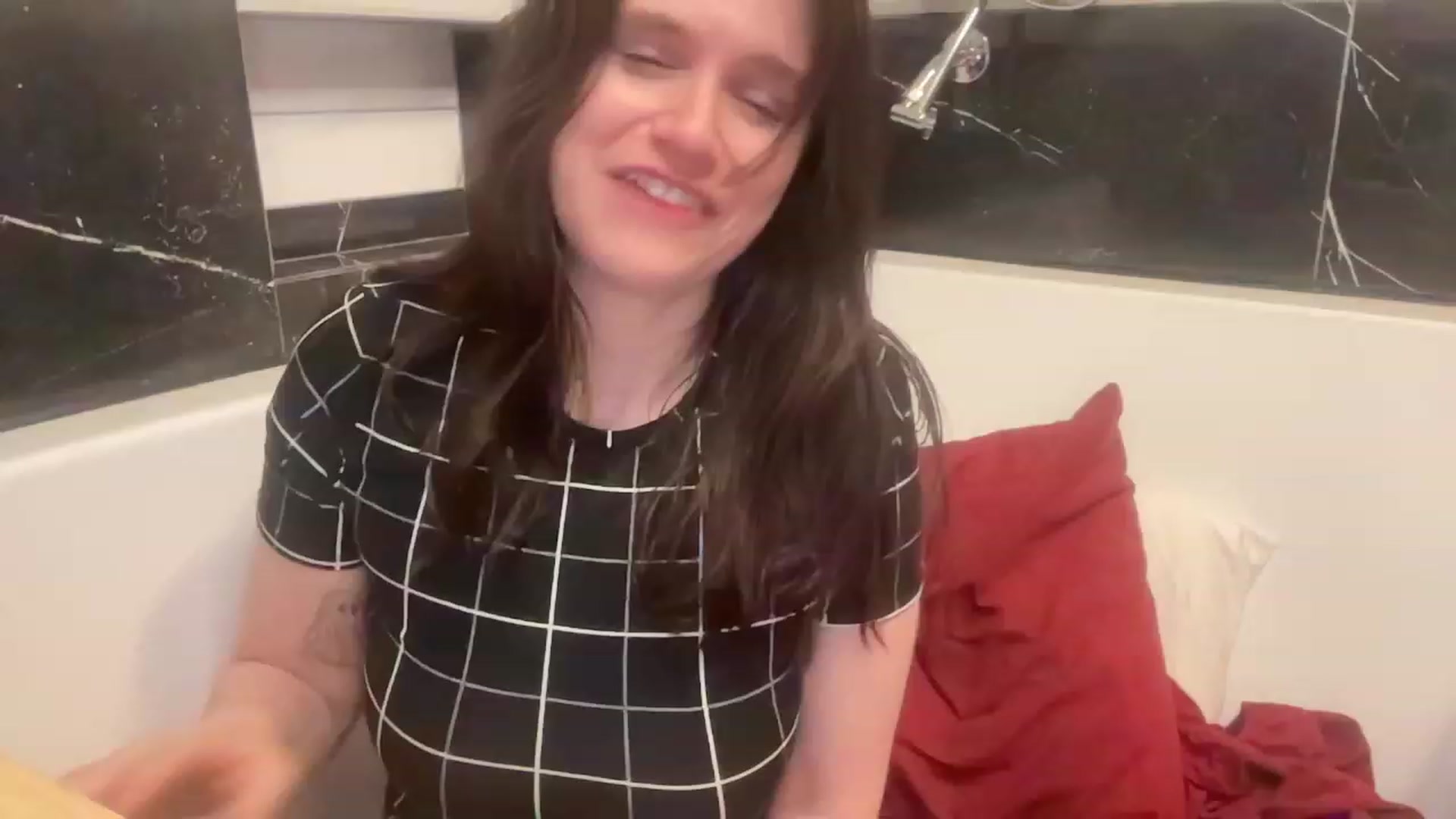 Gallery image thumbnail from JediDropout's myfreecams stream on, 09/03/2023, 04:49 image 19 of 20