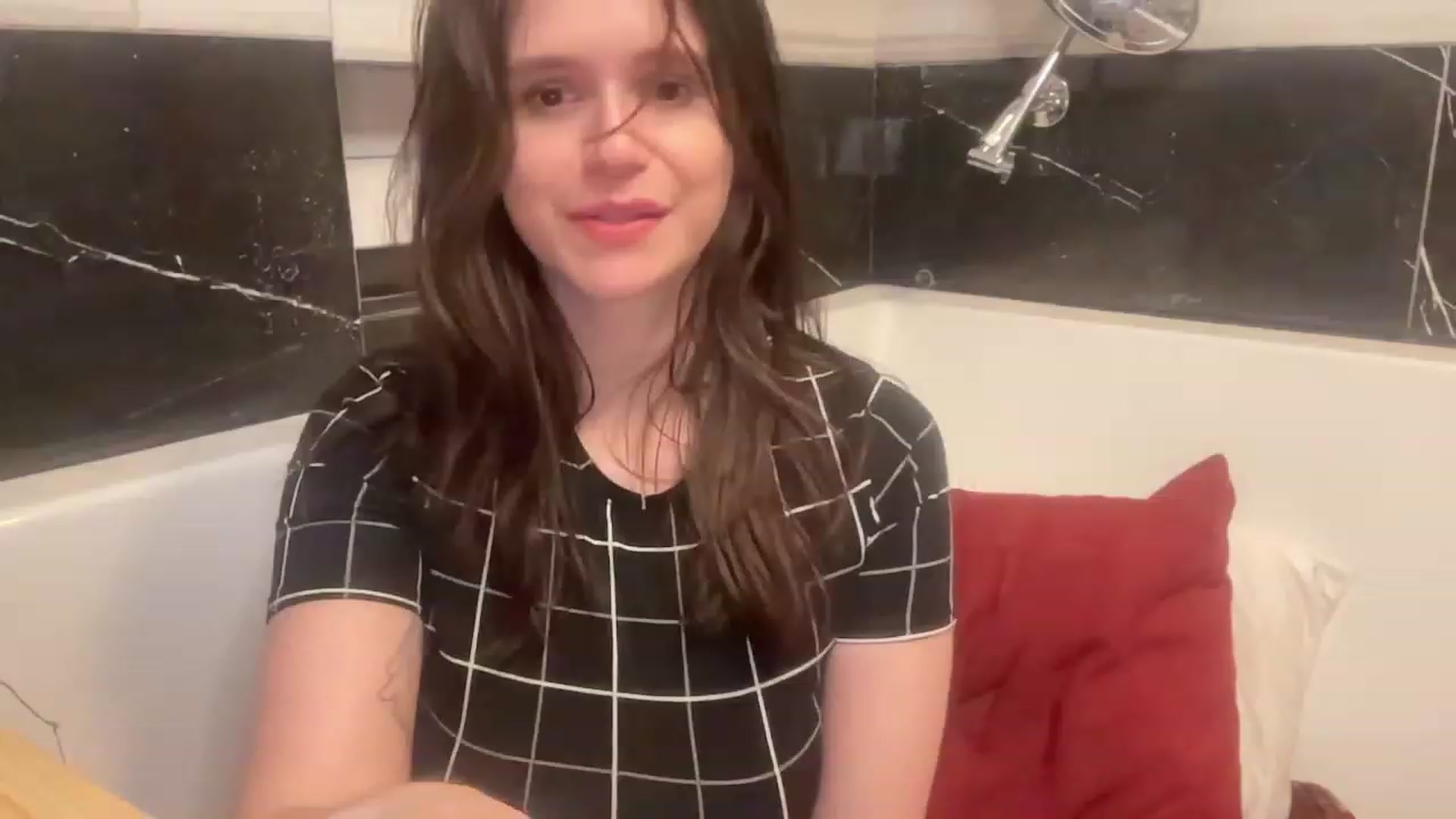 Gallery image thumbnail from JediDropout's myfreecams stream on, 09/03/2023, 06:34 image 15 of 20