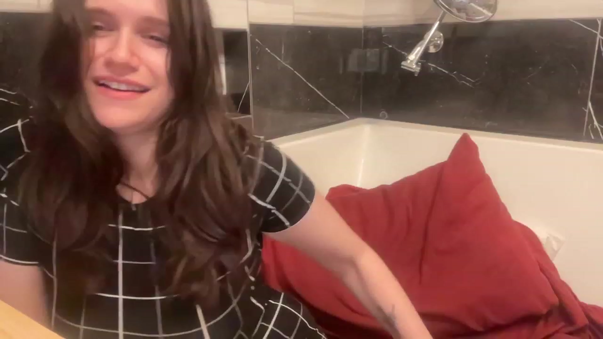 Gallery image thumbnail from JediDropout's myfreecams stream on, 09/03/2023, 06:34 image 18 of 20