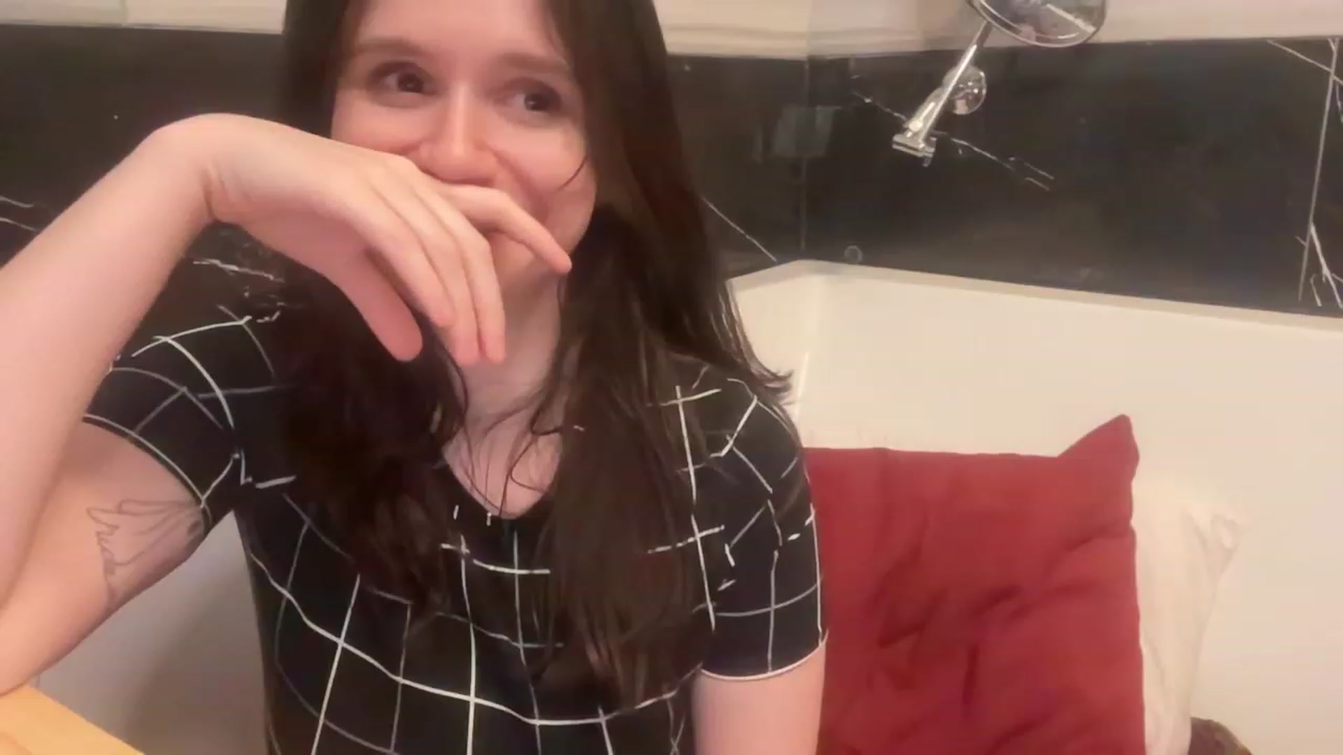 Gallery image thumbnail from JediDropout's myfreecams stream on, 09/03/2023, 06:34 image 16 of 20