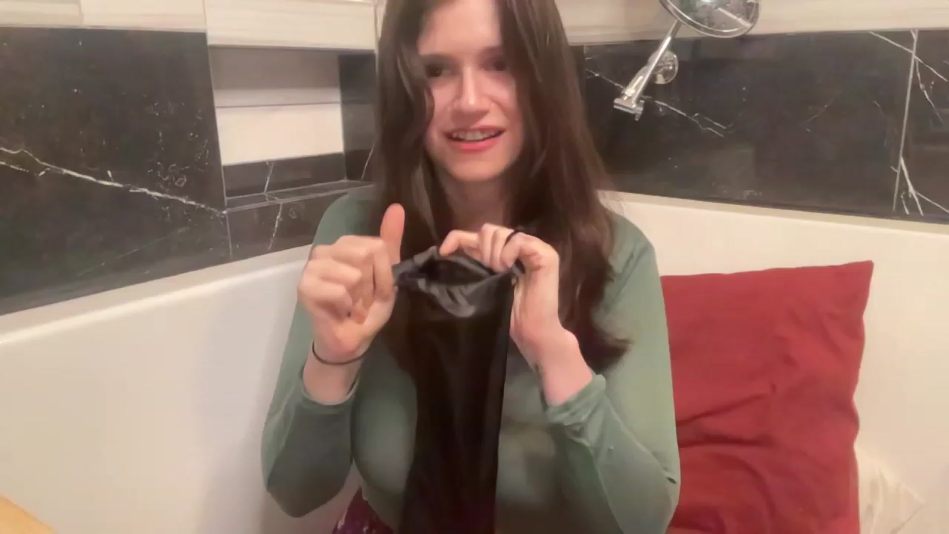 Gallery image thumbnail from JediDropout's myfreecams stream on, 09/12/2023, 03:26 image 1 of 20