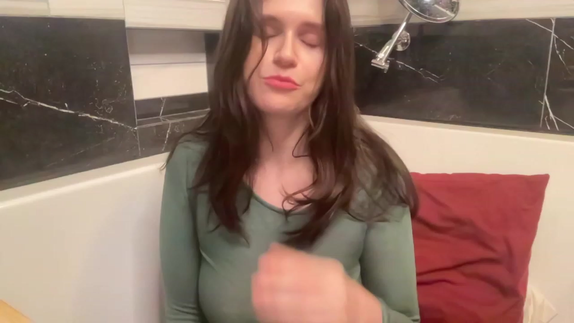 Gallery image thumbnail from JediDropout's myfreecams stream on, 09/12/2023, 03:26 image 4 of 20