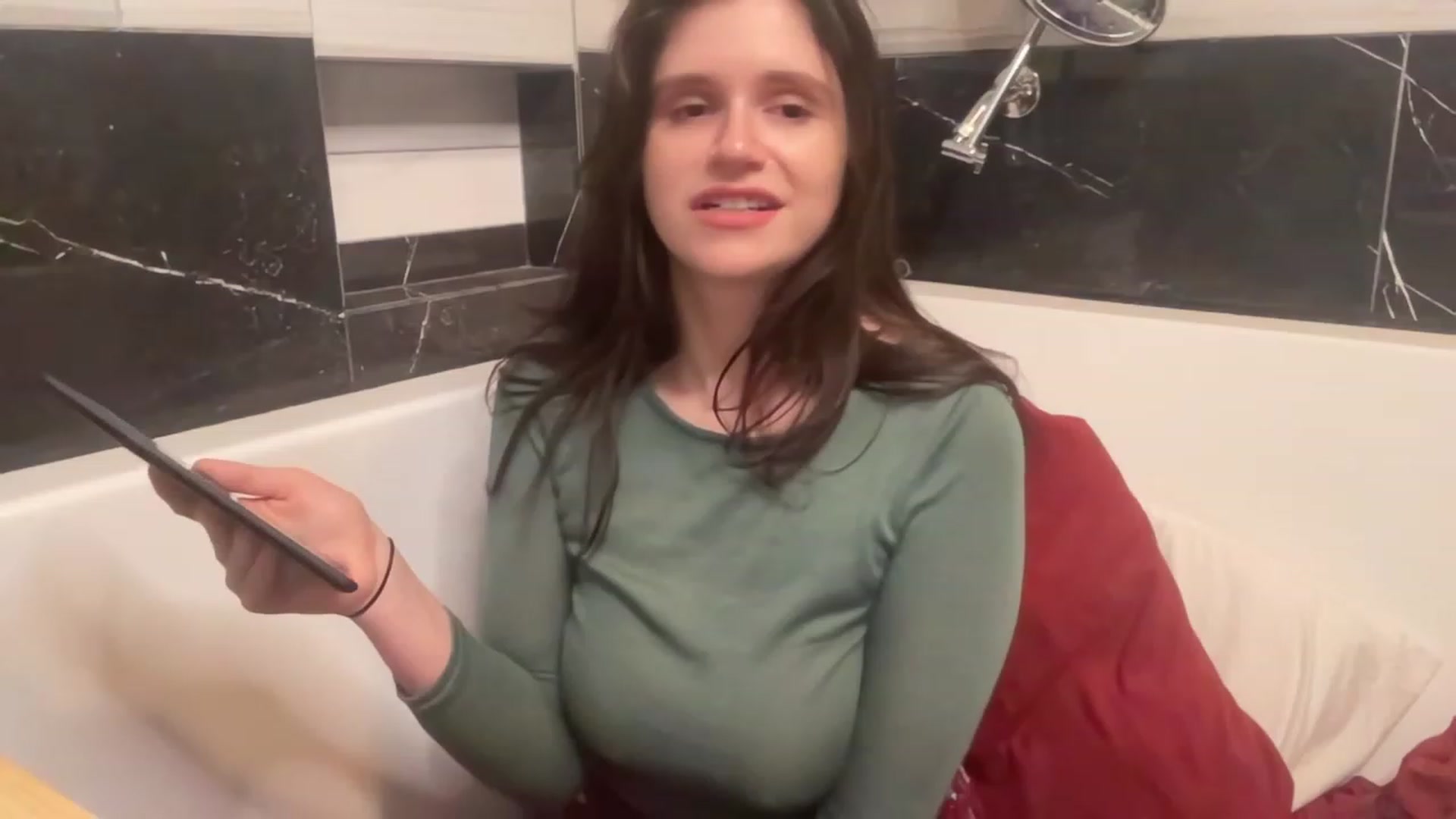 Gallery image thumbnail from JediDropout's myfreecams stream on, 09/12/2023, 05:24 image 4 of 20