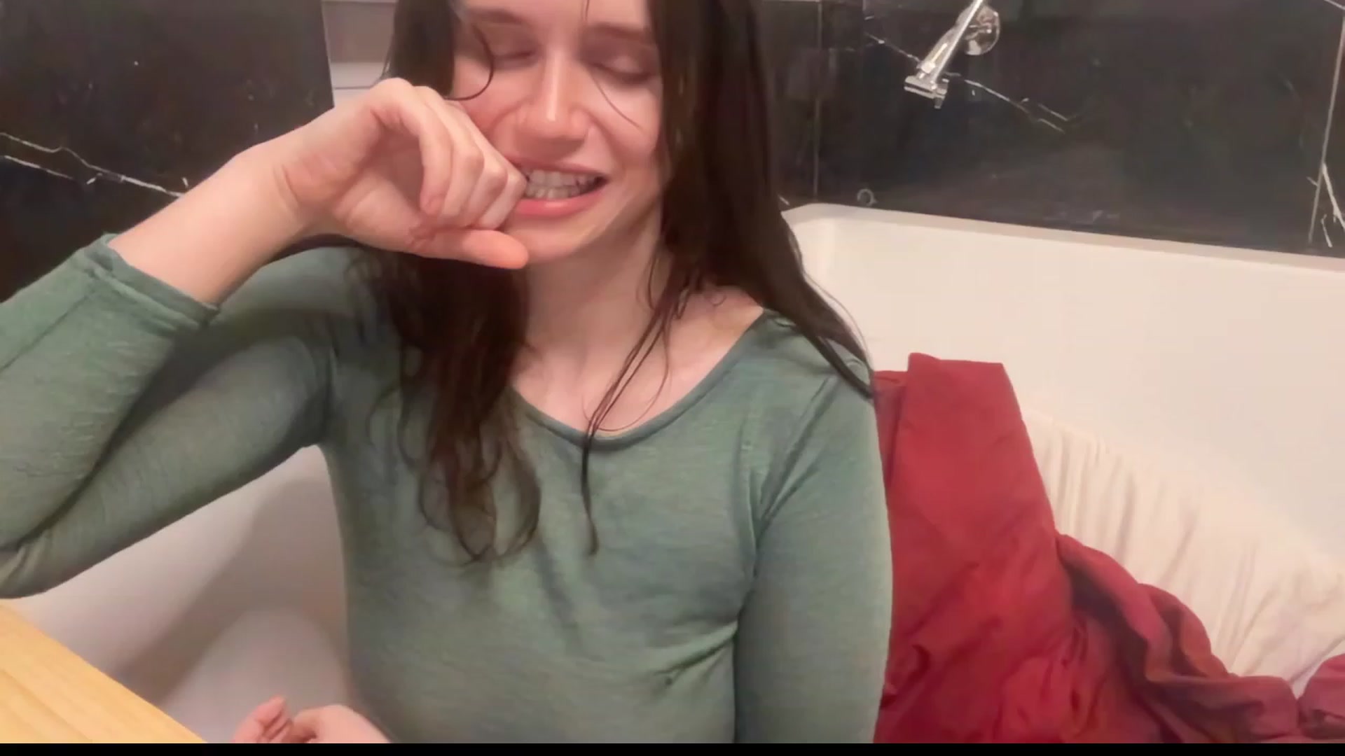 Gallery image thumbnail from JediDropout's myfreecams stream on, 09/12/2023, 06:58 image 2 of 20