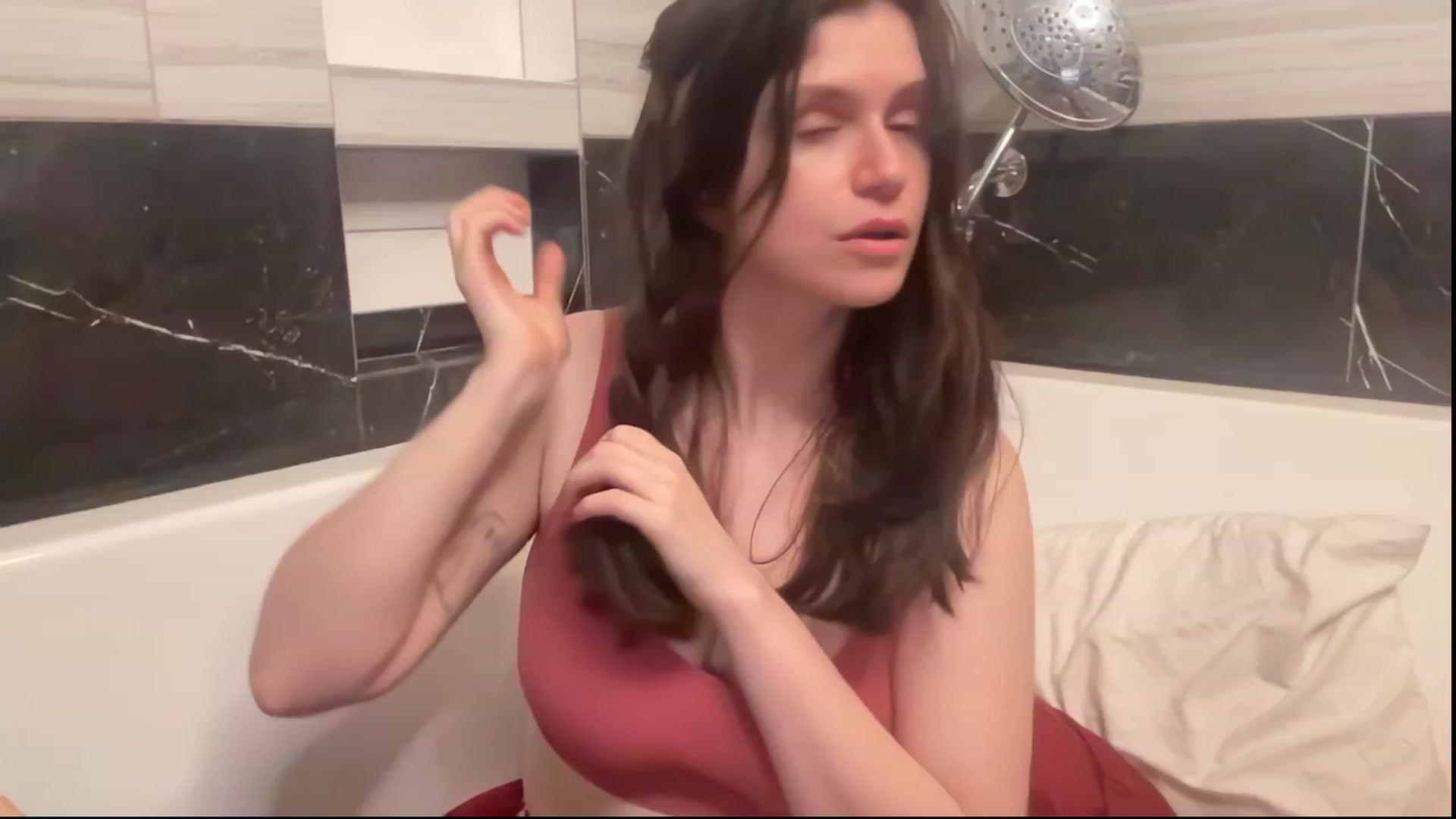 Gallery image thumbnail from JediDropout's myfreecams stream on, 10/02/2023, 05:34 image 12 of 20