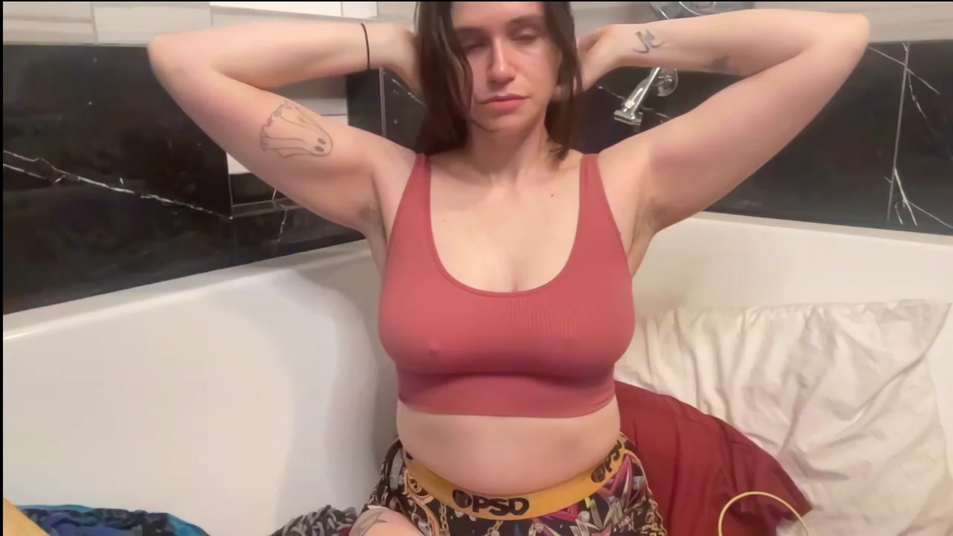 Gallery image thumbnail from JediDropout's myfreecams stream on, 10/02/2023, 05:34 image 5 of 20