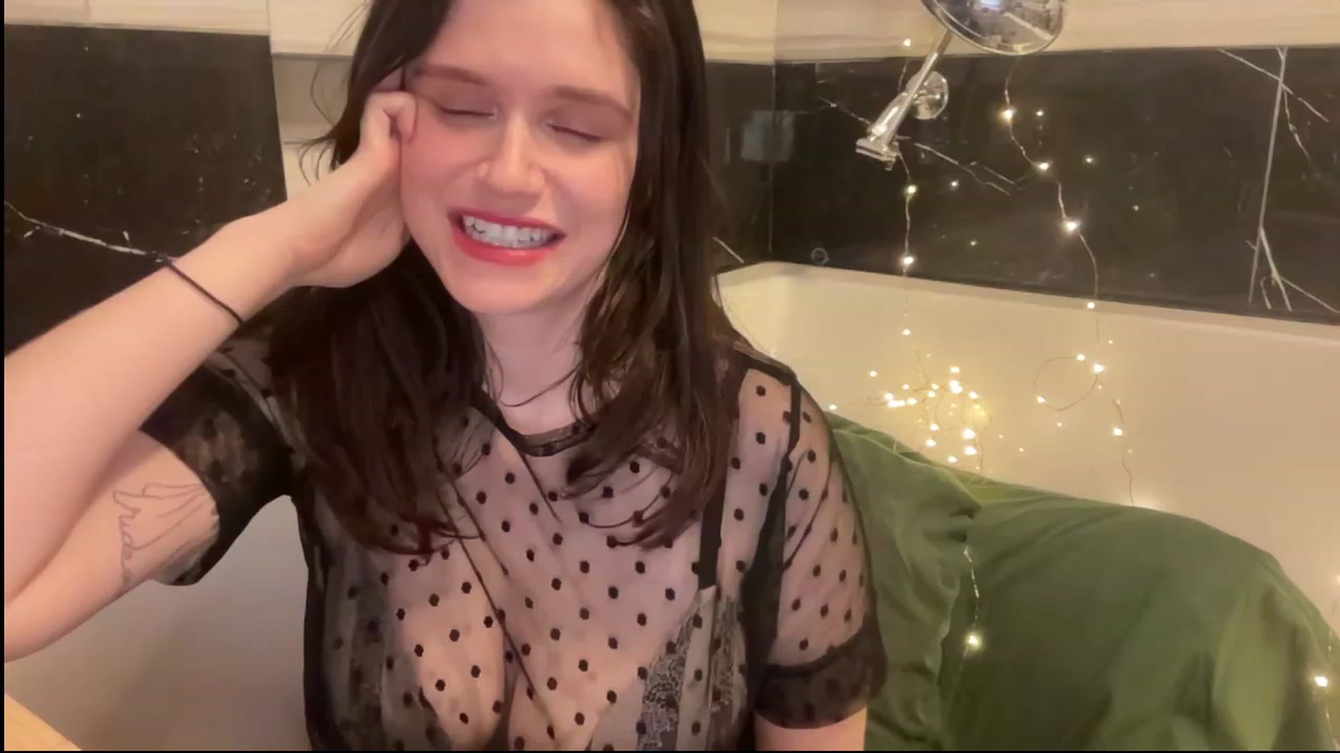 Gallery image thumbnail from JediDropout's myfreecams stream on, 10/19/2023, 05:02 image 10 of 20