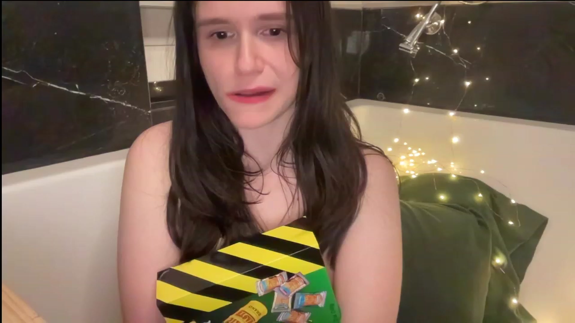 Gallery image thumbnail from JediDropout's myfreecams stream on, 10/19/2023, 07:37 image 13 of 20