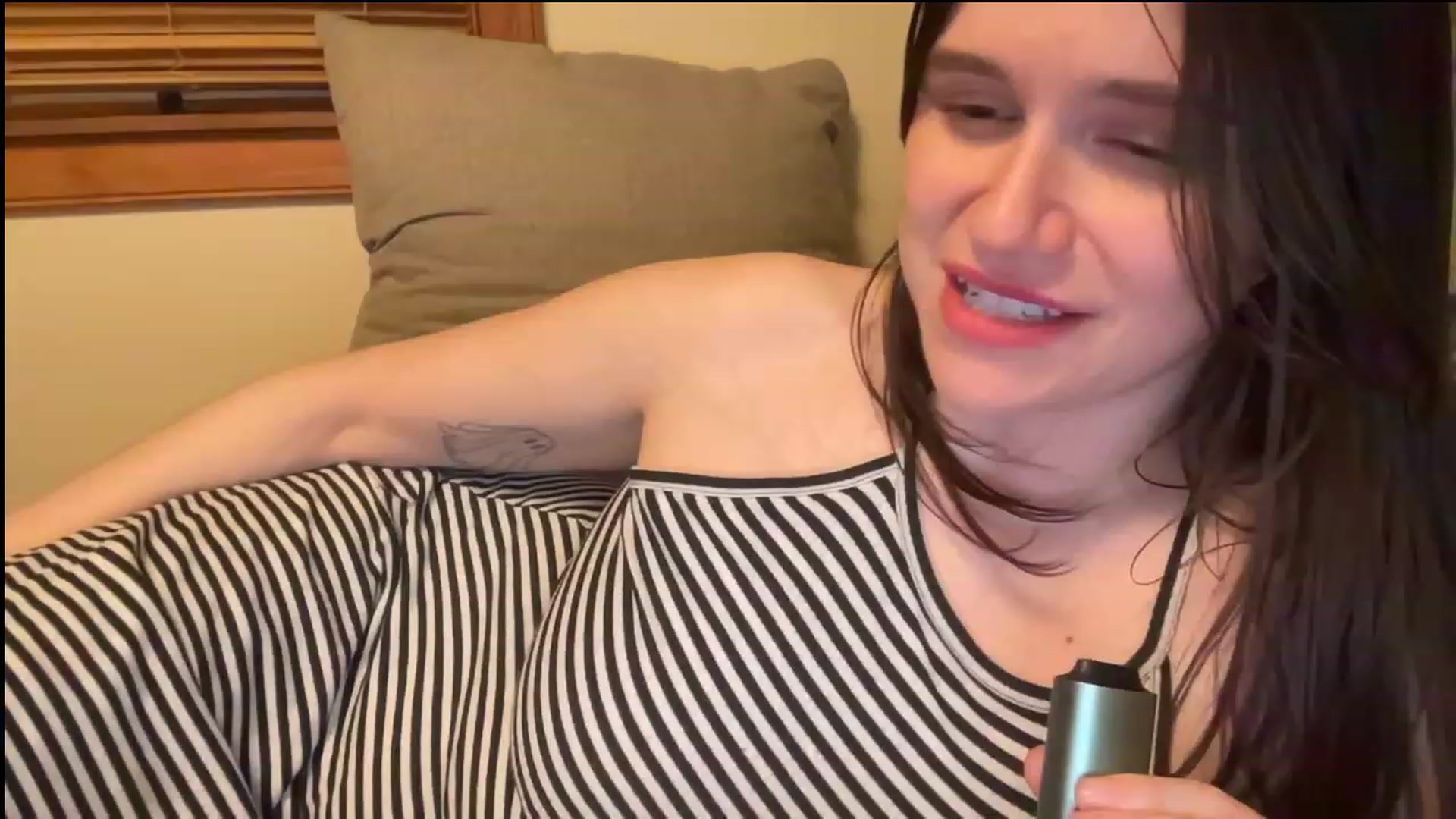 Gallery image thumbnail from JediDropout's myfreecams stream on, 11/01/2023, 08:47 image 17 of 20