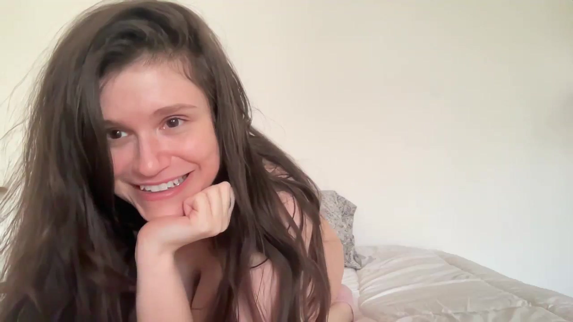 Gallery image thumbnail from JediDropout's myfreecams stream on, 03/31/2024, 08:43 image 16 of 20