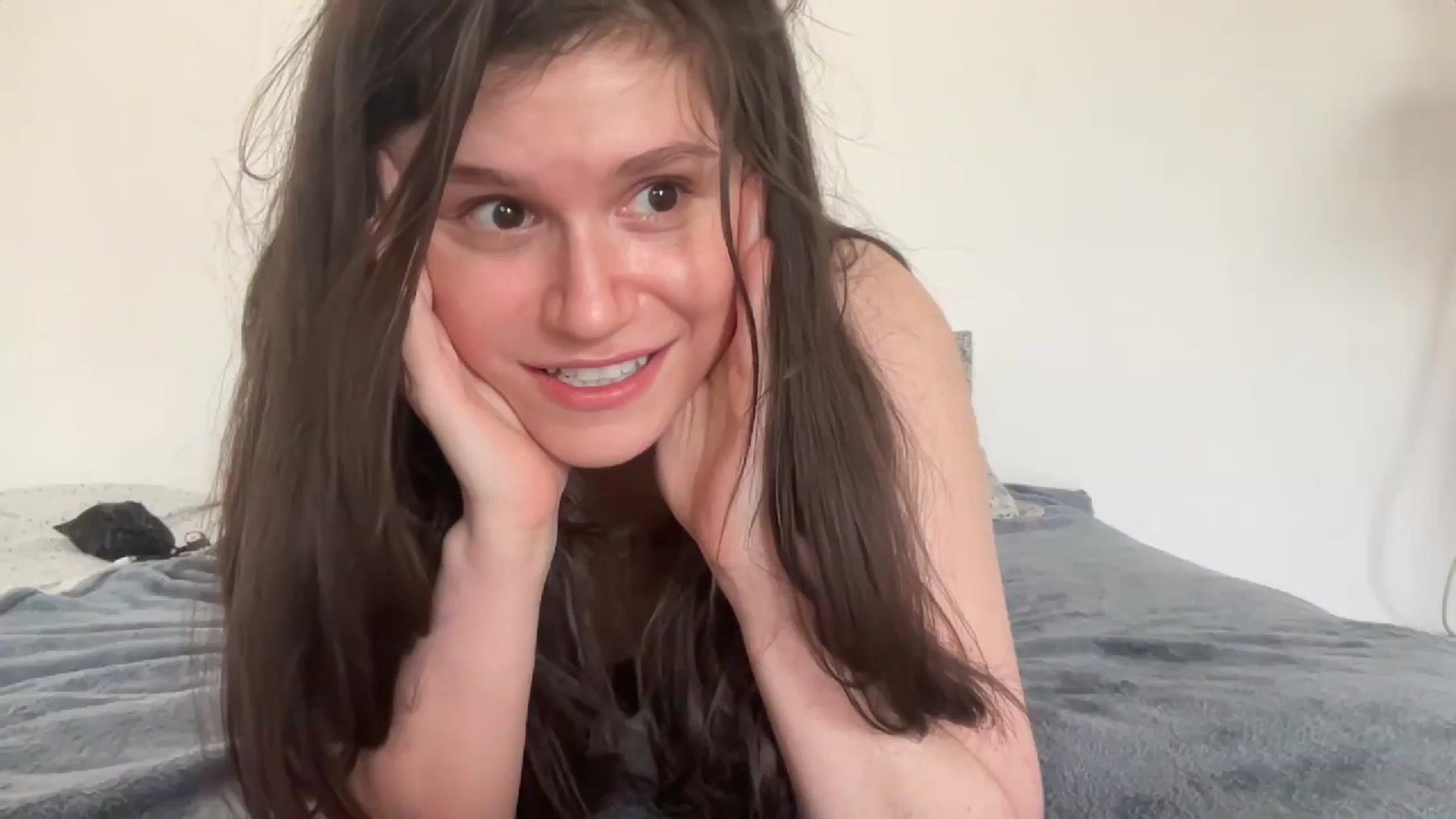 Gallery image thumbnail from JediDropout's myfreecams stream on, 04/02/2024, 08:15 image 20 of 20