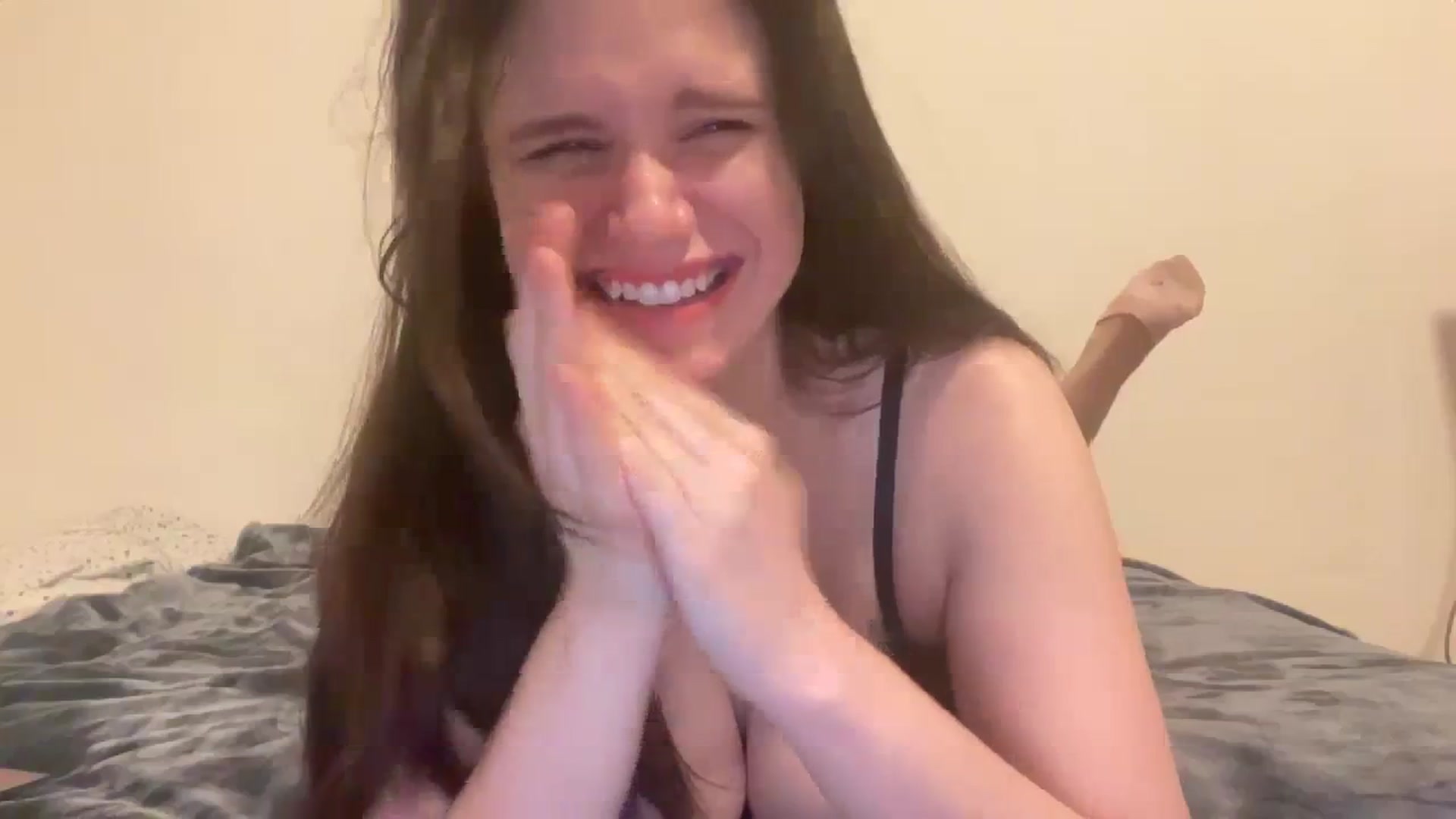 Gallery image thumbnail from JediDropout's myfreecams stream on, 04/04/2024, 24:37 image 18 of 20