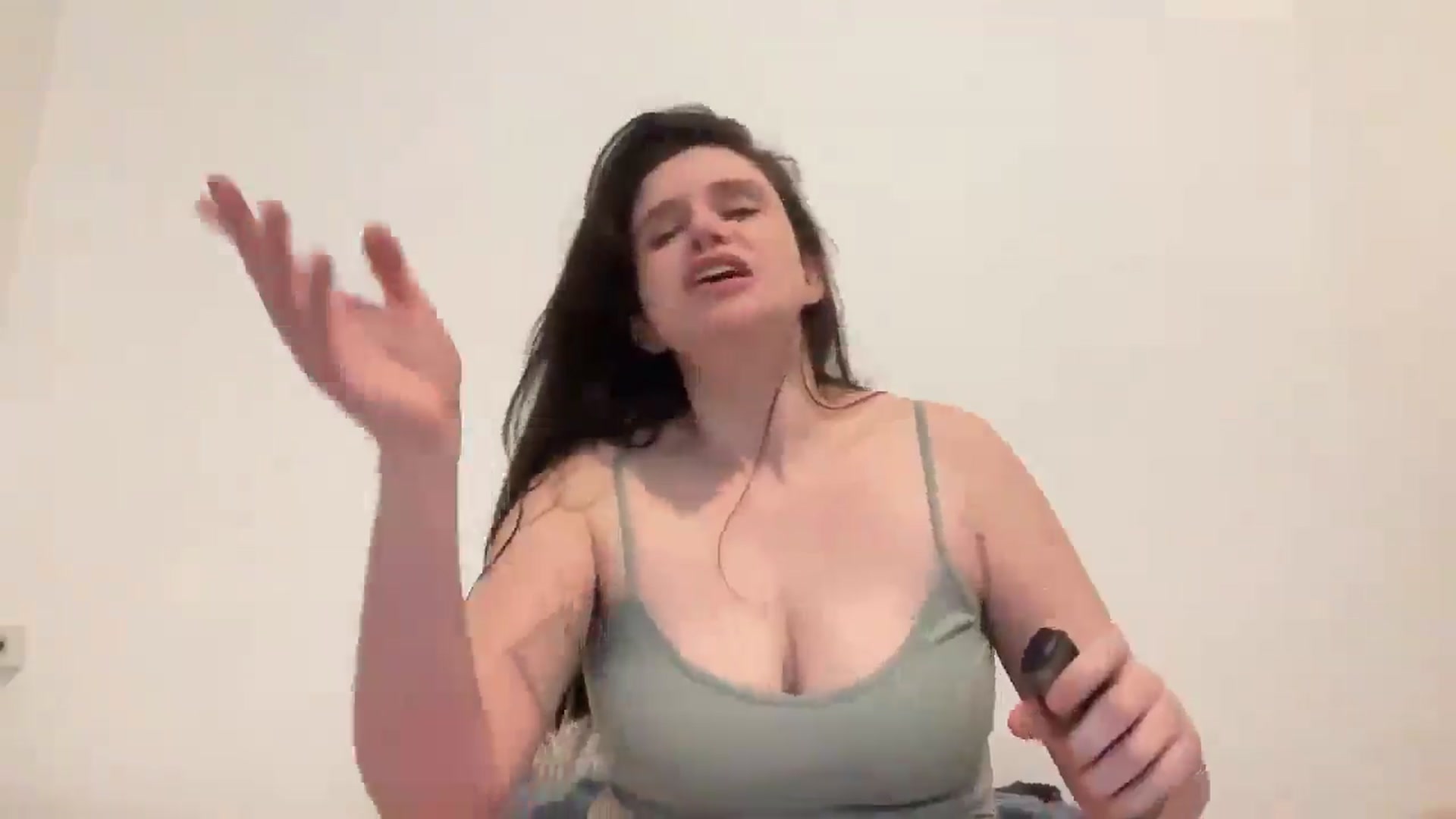 Gallery image thumbnail from JediDropout's myfreecams stream on, 08/27/2024, 09:24 image 9 of 20
