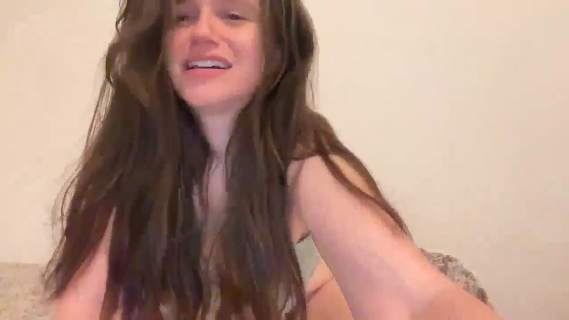 Gallery image thumbnail from JediDropout's myfreecams stream on, 10/11/2024, 06:47 image 15 of 20