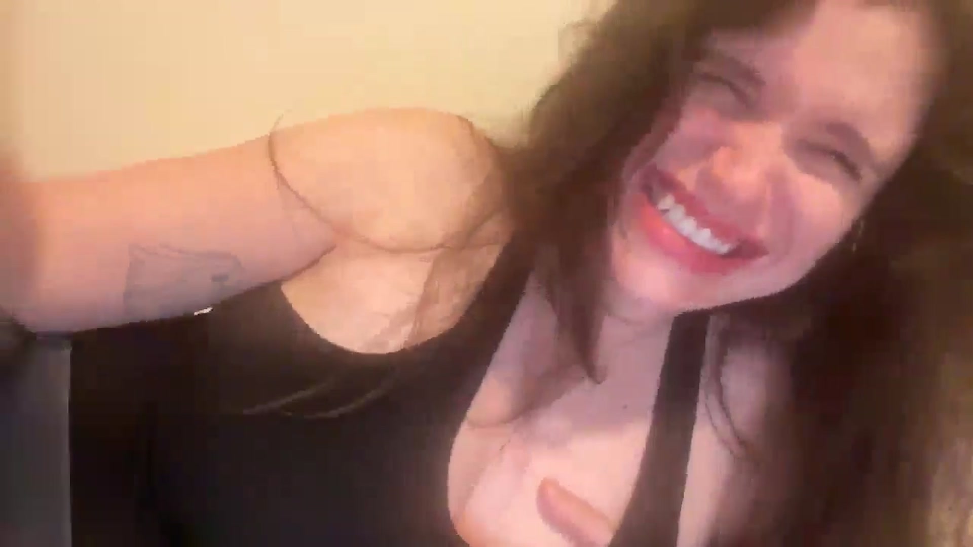 Gallery image thumbnail from JediDropout's myfreecams stream on, 11/06/2024, 04:02 image 4 of 20