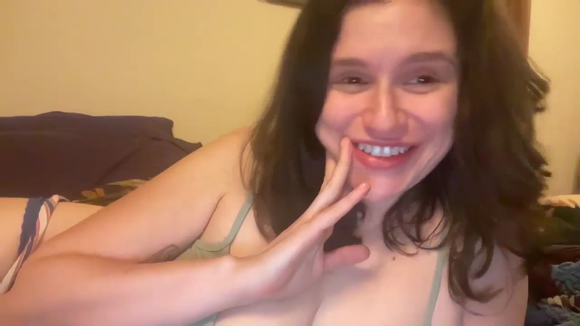 Gallery image thumbnail from JediDropout's myfreecams stream on, 11/23/2025, 05:32 image 13 of 20