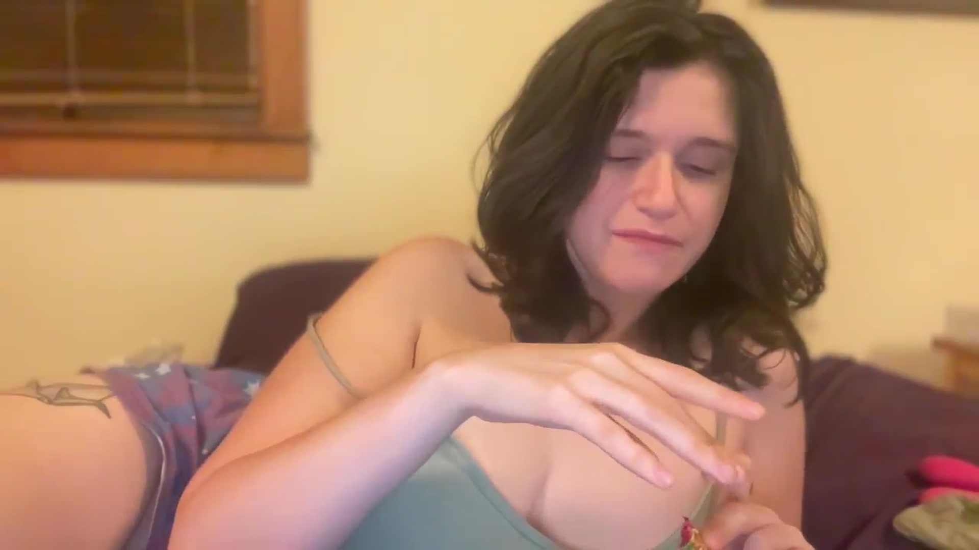 Gallery image thumbnail from JediDropout's myfreecams stream on, 12/06/2025, 11:31 image 6 of 20