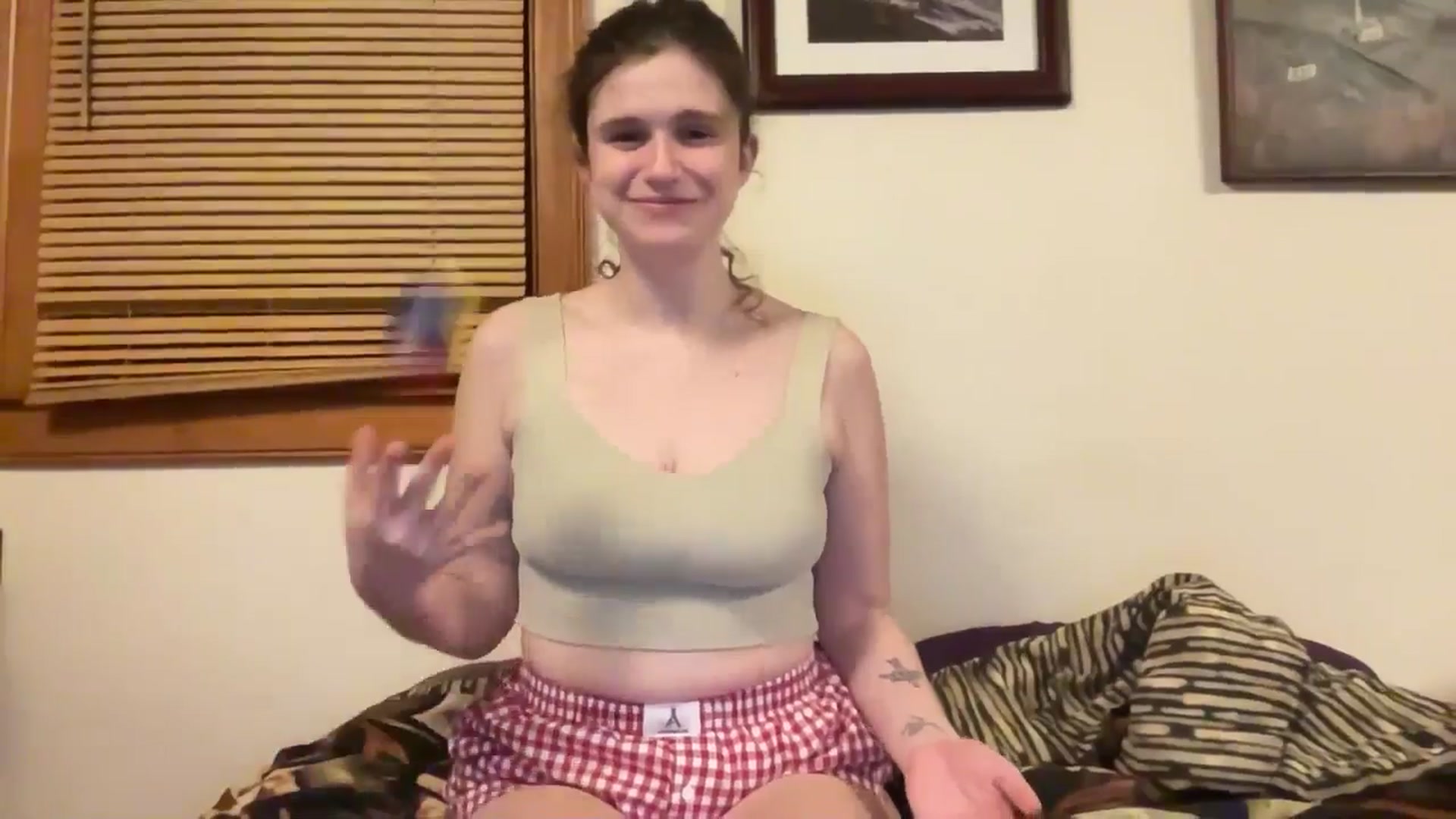Gallery image thumbnail from JediDropout's myfreecams stream on, 04/26/2026, 09:22 image 12 of 20