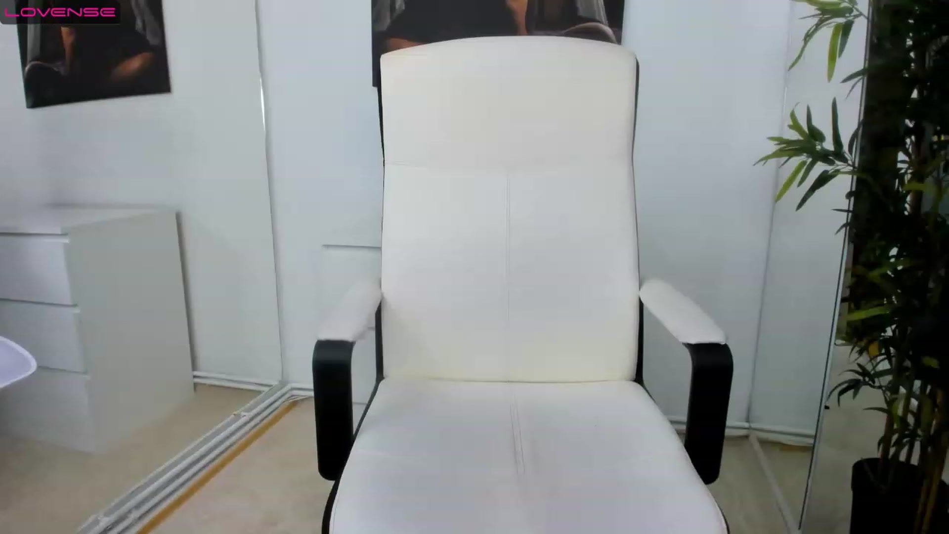 Gallery image thumbnail from Jelisse_J's myfreecams stream on, 03/21/2023, 08:04 image 14 of 20