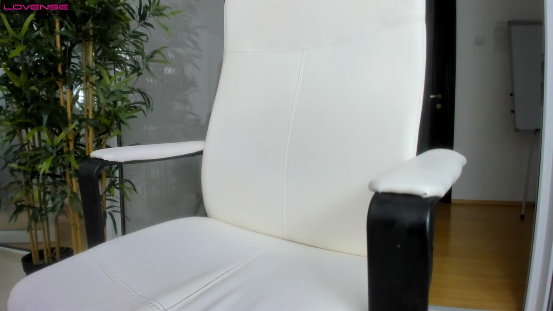 Gallery image thumbnail from Jelisse_J's myfreecams stream on, 04/21/2023, 10:48 image 5 of 20