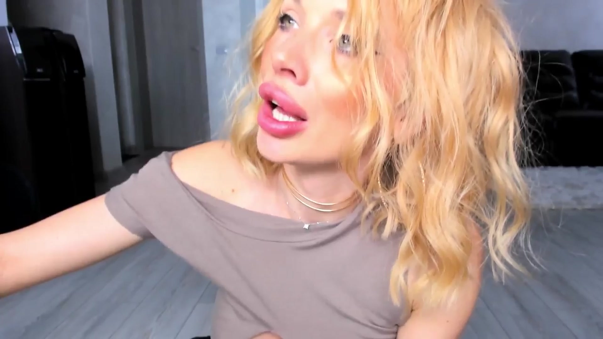 Gallery image thumbnail from Jelisse_J's myfreecams stream on, 03/26/2024, 10:15 image 14 of 20