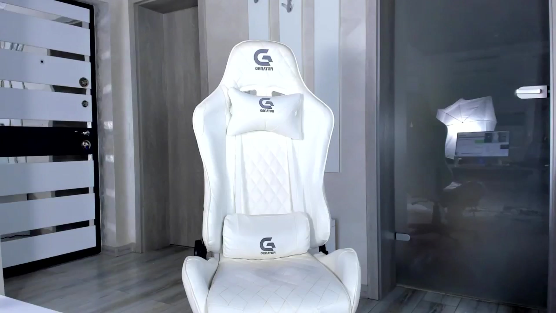 Gallery image thumbnail from Jelisse_J's myfreecams stream on, 10/31/2024, 11:28 image 10 of 20