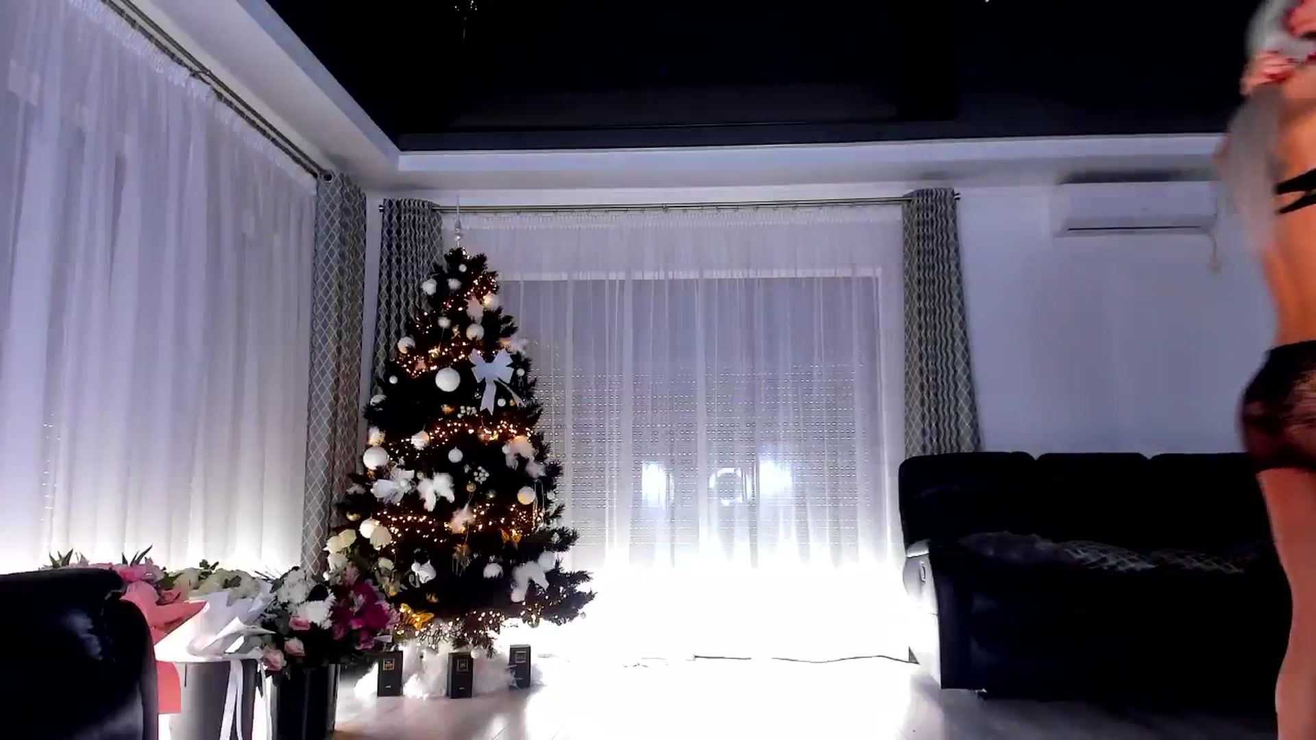 Gallery image thumbnail from Jelisse_J's myfreecams stream on, 12/19/2024, 10:22 image 15 of 20