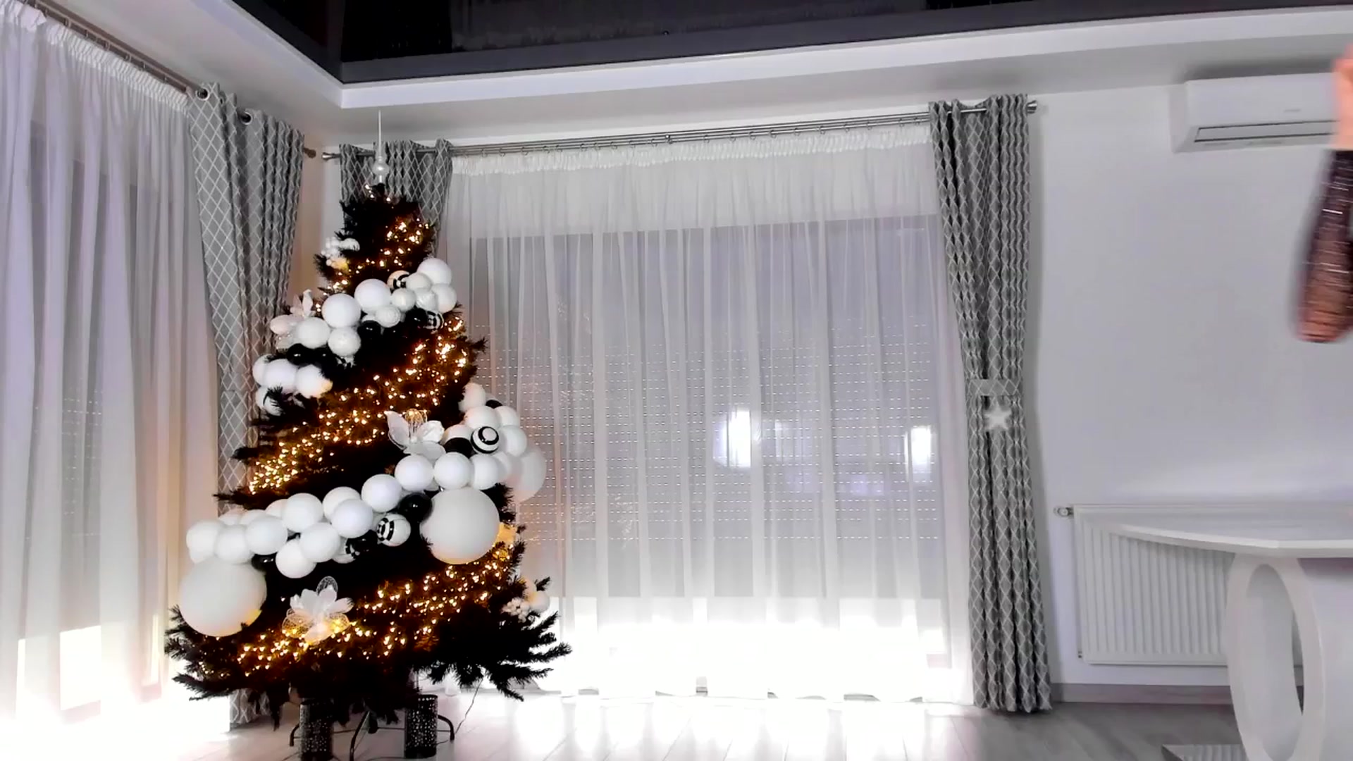 Gallery image thumbnail from Jelisse_J's myfreecams stream on, 12/18/2025, 09:13 image 7 of 20