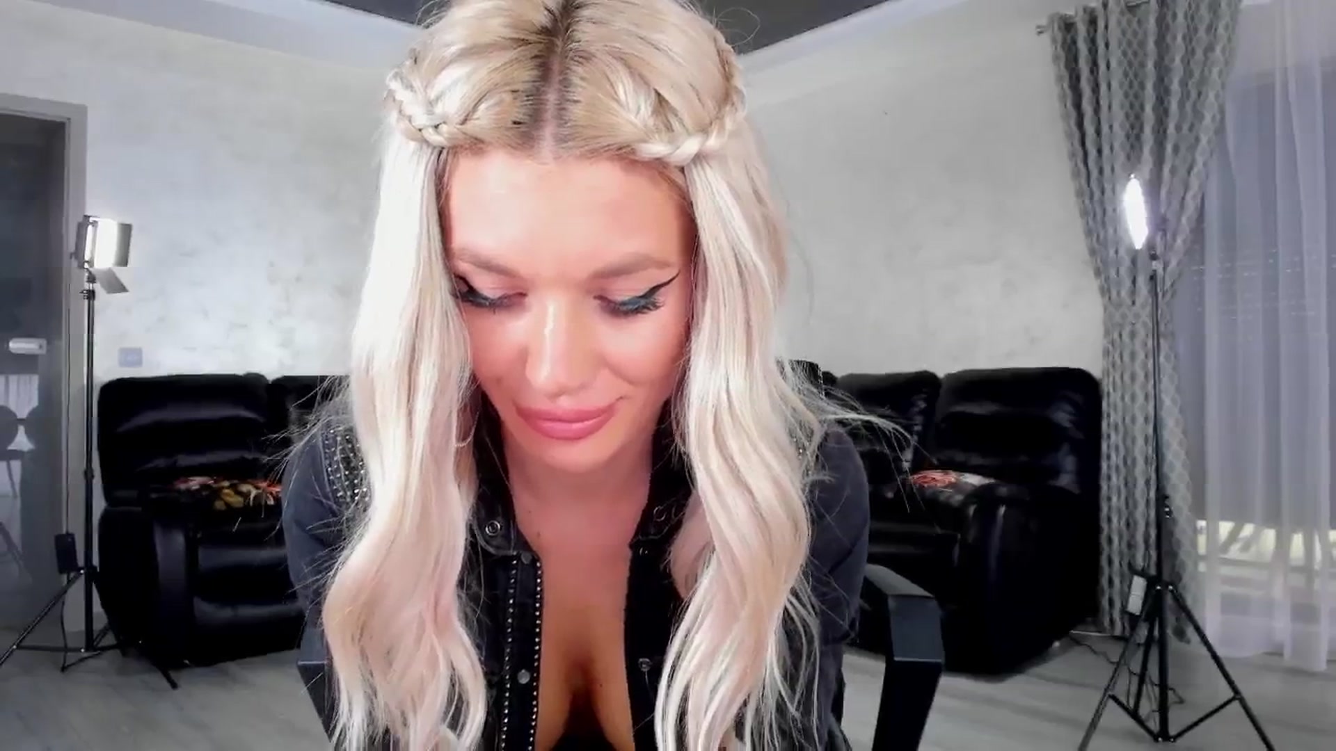 Gallery image thumbnail from Jelisse_J's myfreecams stream on, 03/31/2026, 12:10 image 9 of 20
