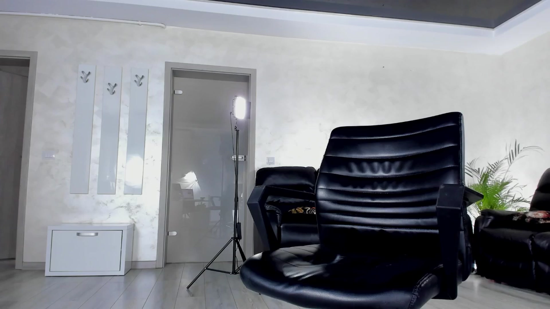 Gallery image thumbnail from Jelisse_J's myfreecams stream on, 04/15/2026, 10:35 image 12 of 20