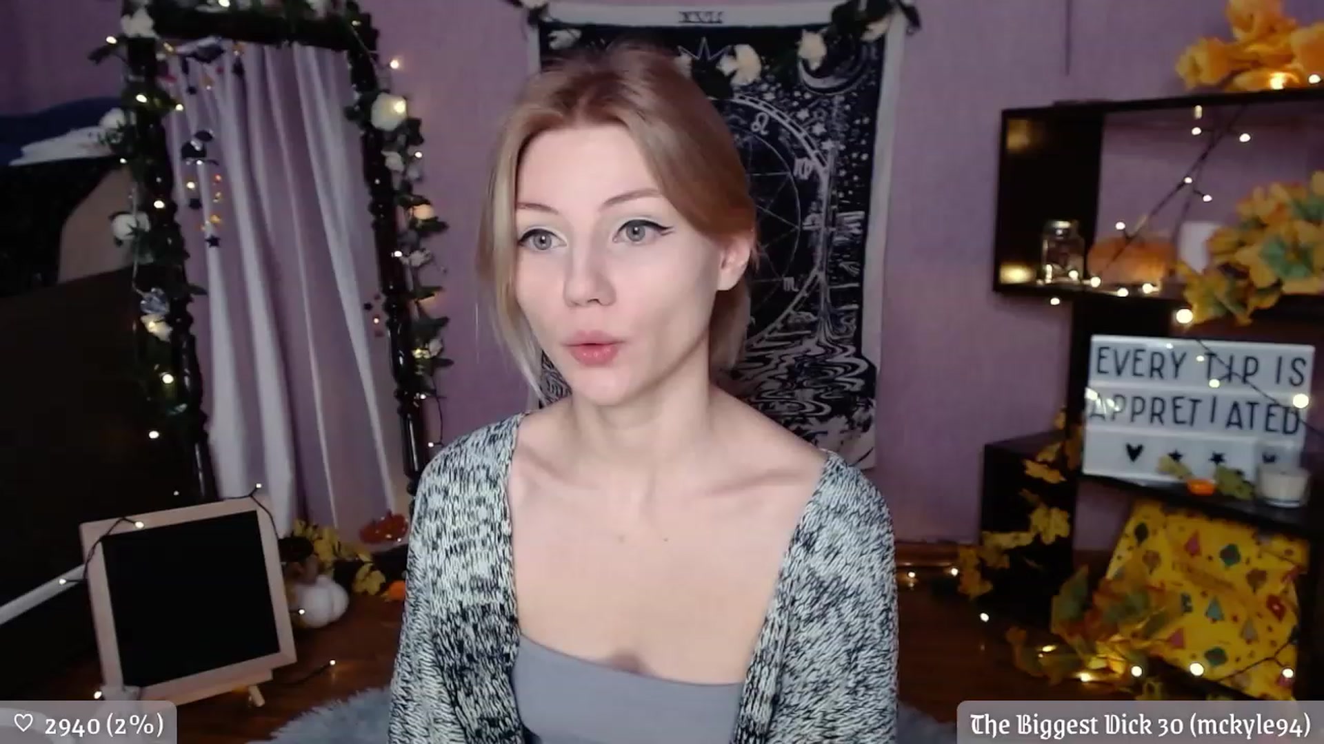 Gallery image thumbnail from JellyFox's myfreecams stream on, 11/21/2022, 02:34 image 2 of 20