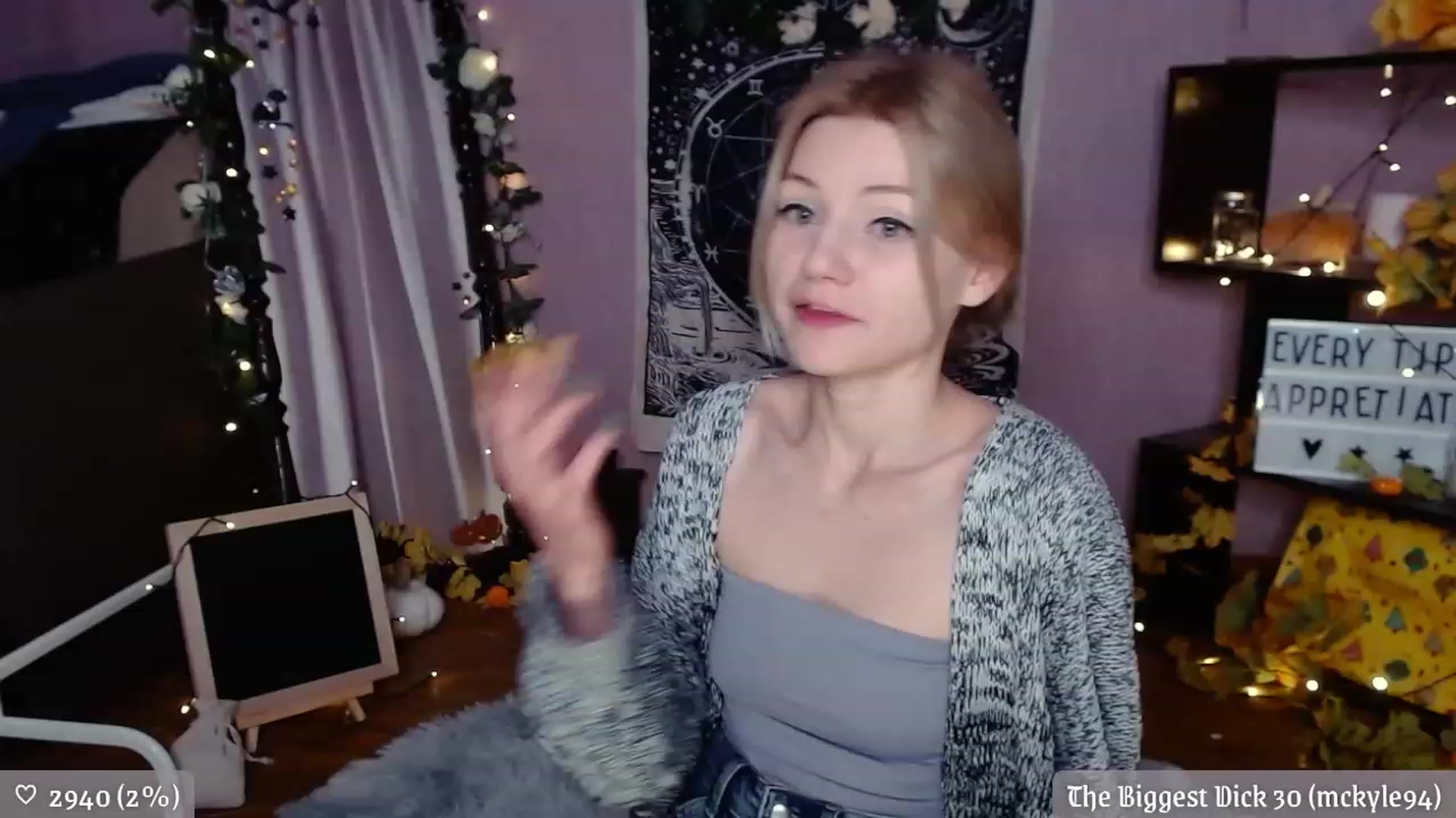 Gallery image thumbnail from JellyFox's myfreecams stream on, 11/21/2022, 02:34 image 12 of 20