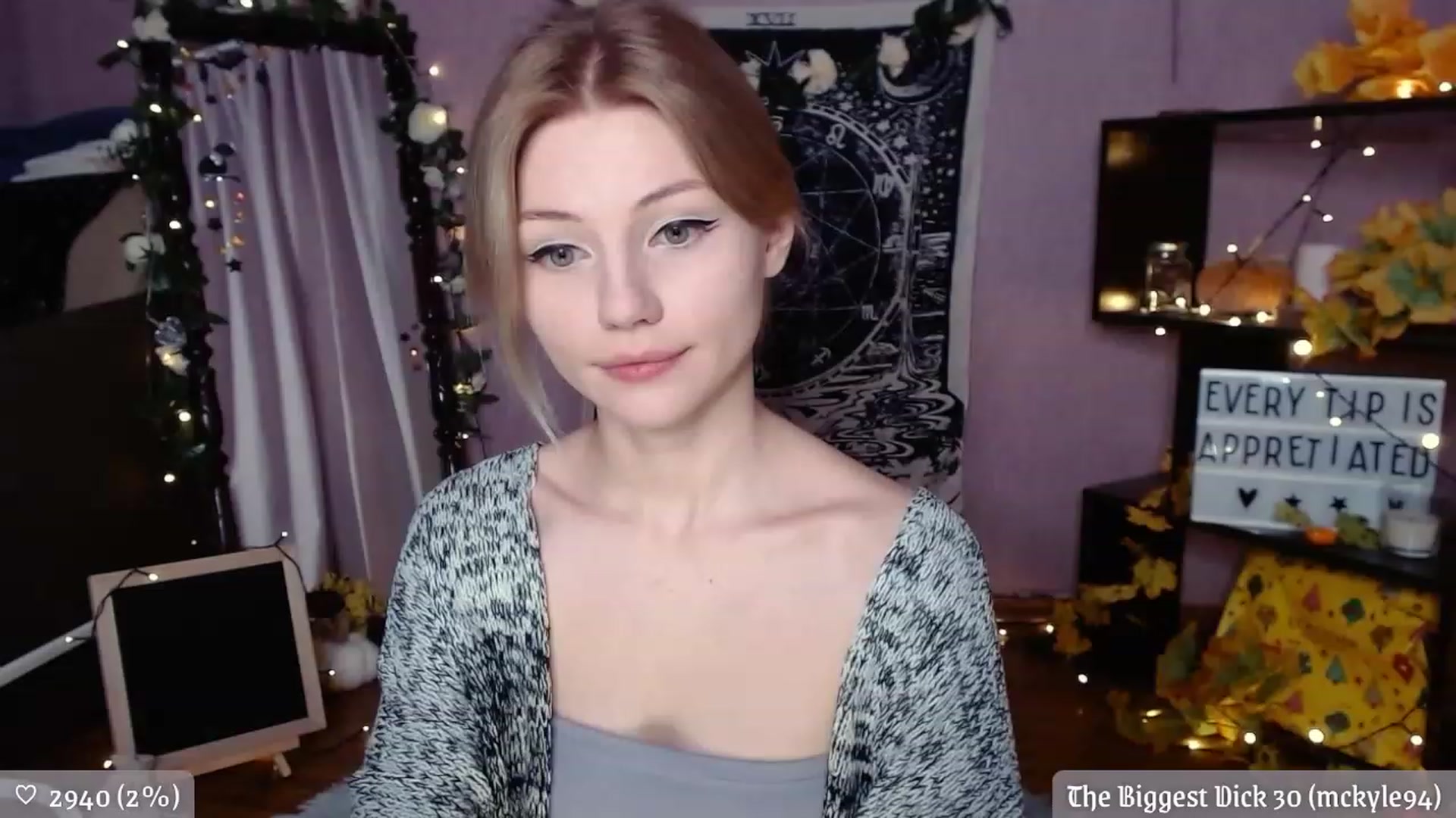 Gallery image thumbnail from JellyFox's myfreecams stream on, 11/21/2022, 02:34 image 3 of 20