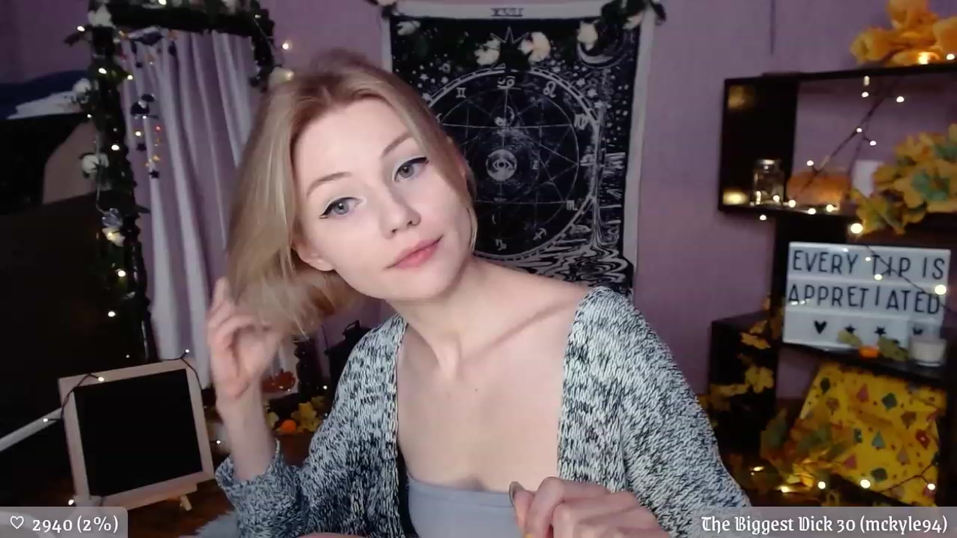 Gallery image thumbnail from JellyFox's myfreecams stream on, 11/21/2022, 02:34 image 8 of 20