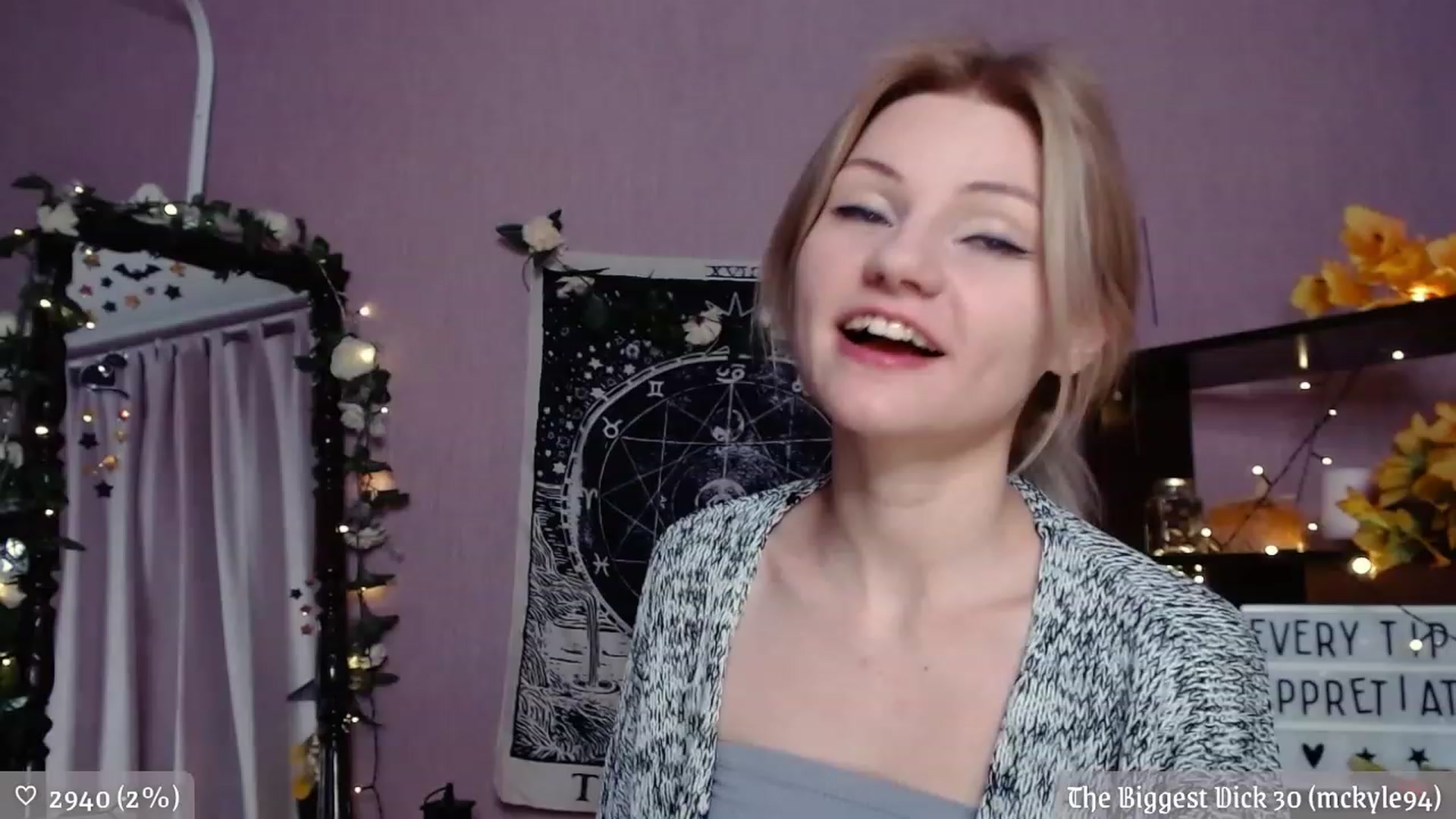 Gallery image thumbnail from JellyFox's myfreecams stream on, 11/21/2022, 02:34 image 10 of 20