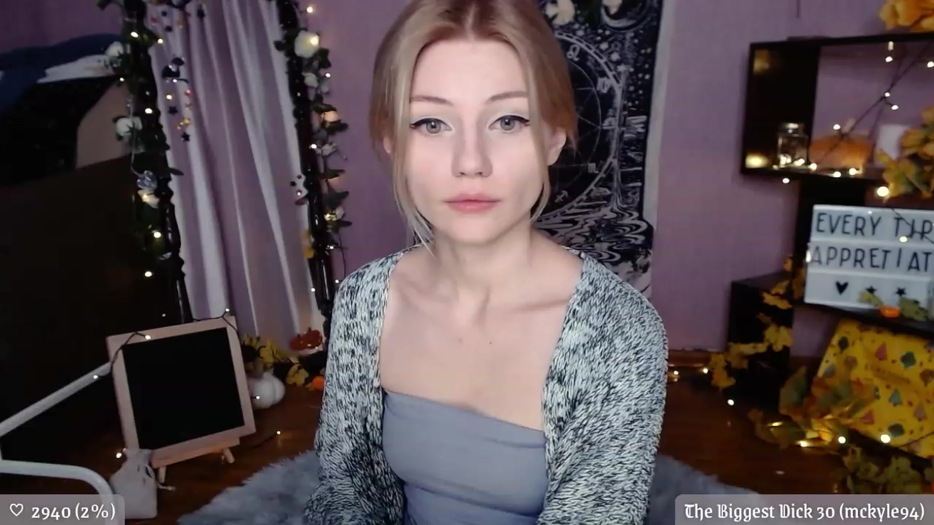Gallery image thumbnail from JellyFox's myfreecams stream on, 11/21/2022, 02:34 image 11 of 20