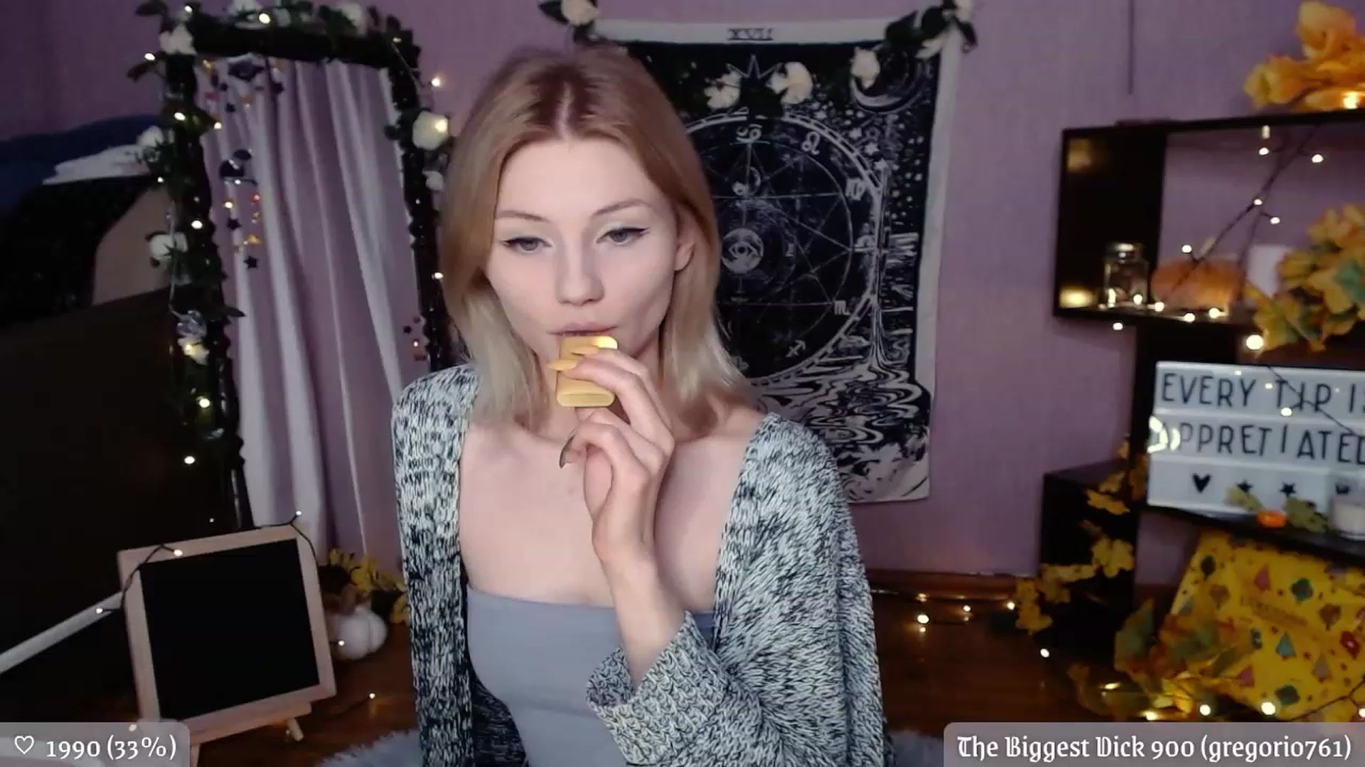 Gallery image thumbnail from JellyFox's myfreecams stream on, 11/21/2022, 02:58 image 14 of 20