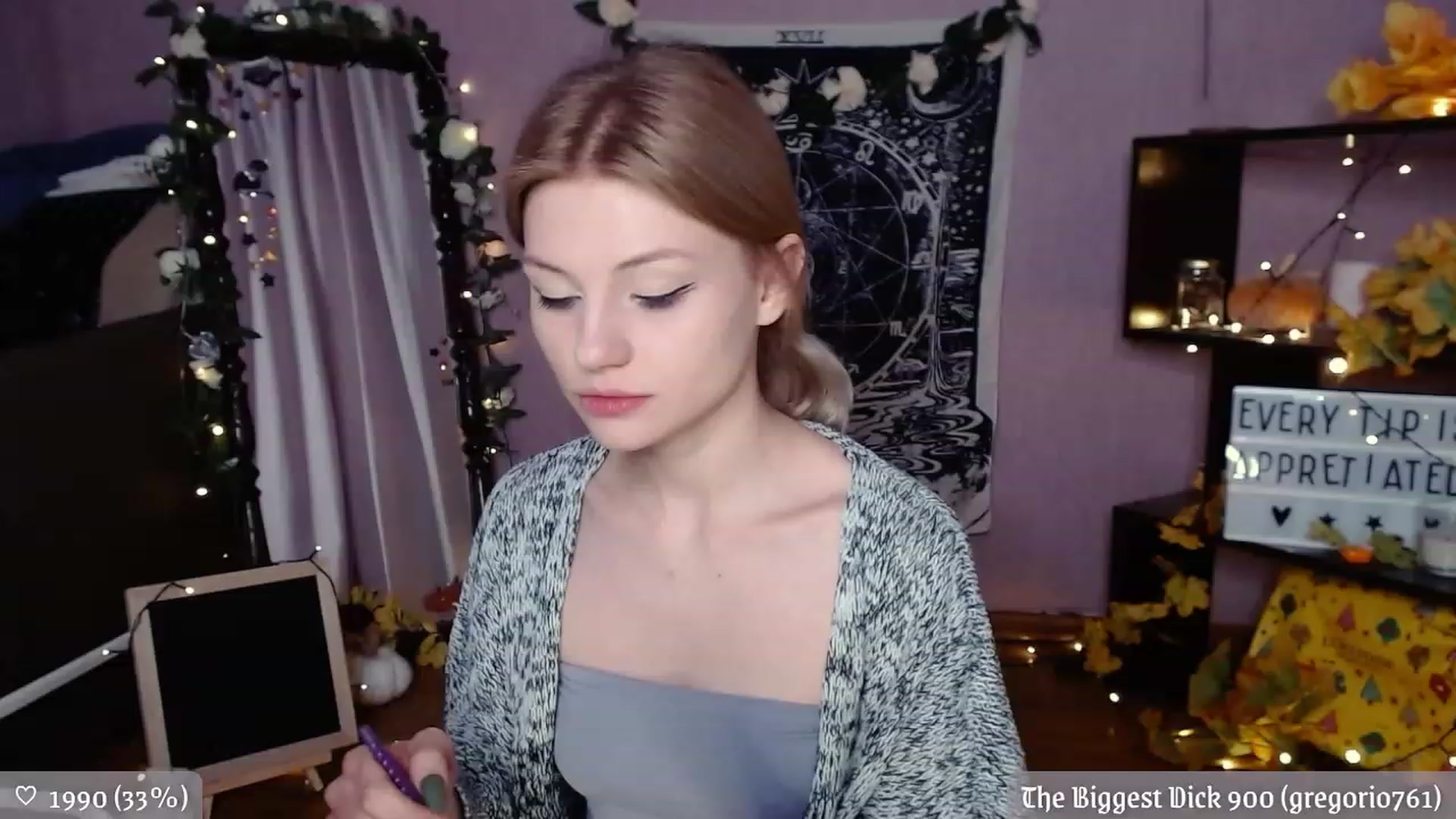 Gallery image thumbnail from JellyFox's myfreecams stream on, 11/21/2022, 02:58 image 4 of 20