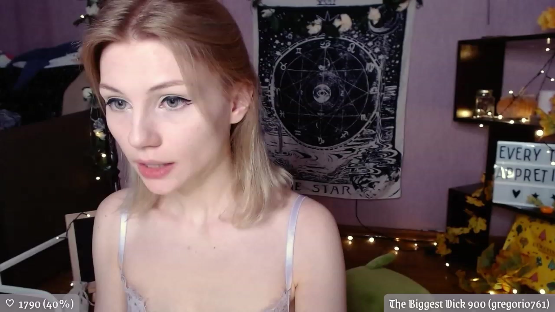 Gallery image thumbnail from JellyFox's myfreecams stream on, 11/21/2022, 04:44 image 3 of 20