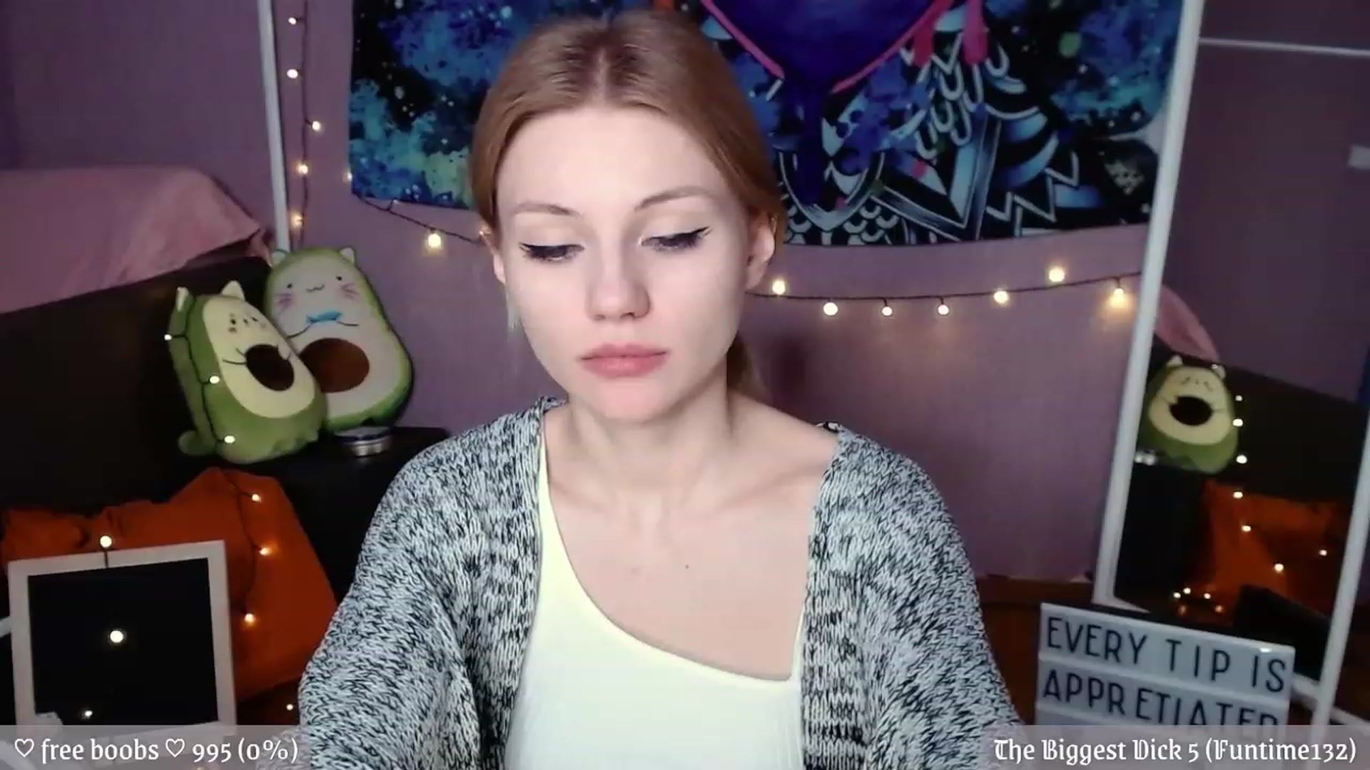 Gallery image thumbnail from JellyFox's myfreecams stream on, 12/02/2022, 09:16 image 16 of 20