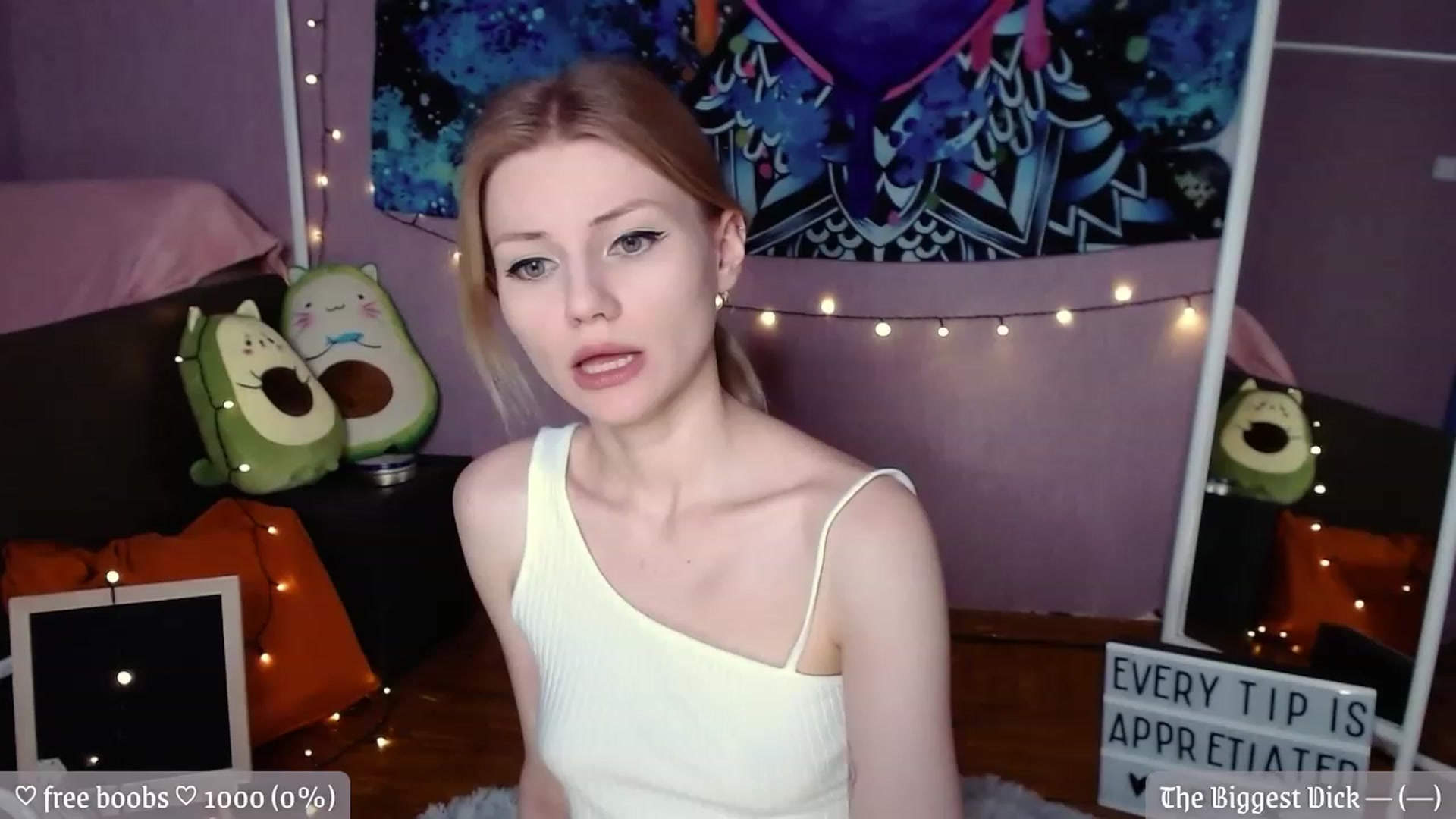 Gallery image thumbnail from JellyFox's myfreecams stream on, 12/02/2022, 09:16 image 4 of 20